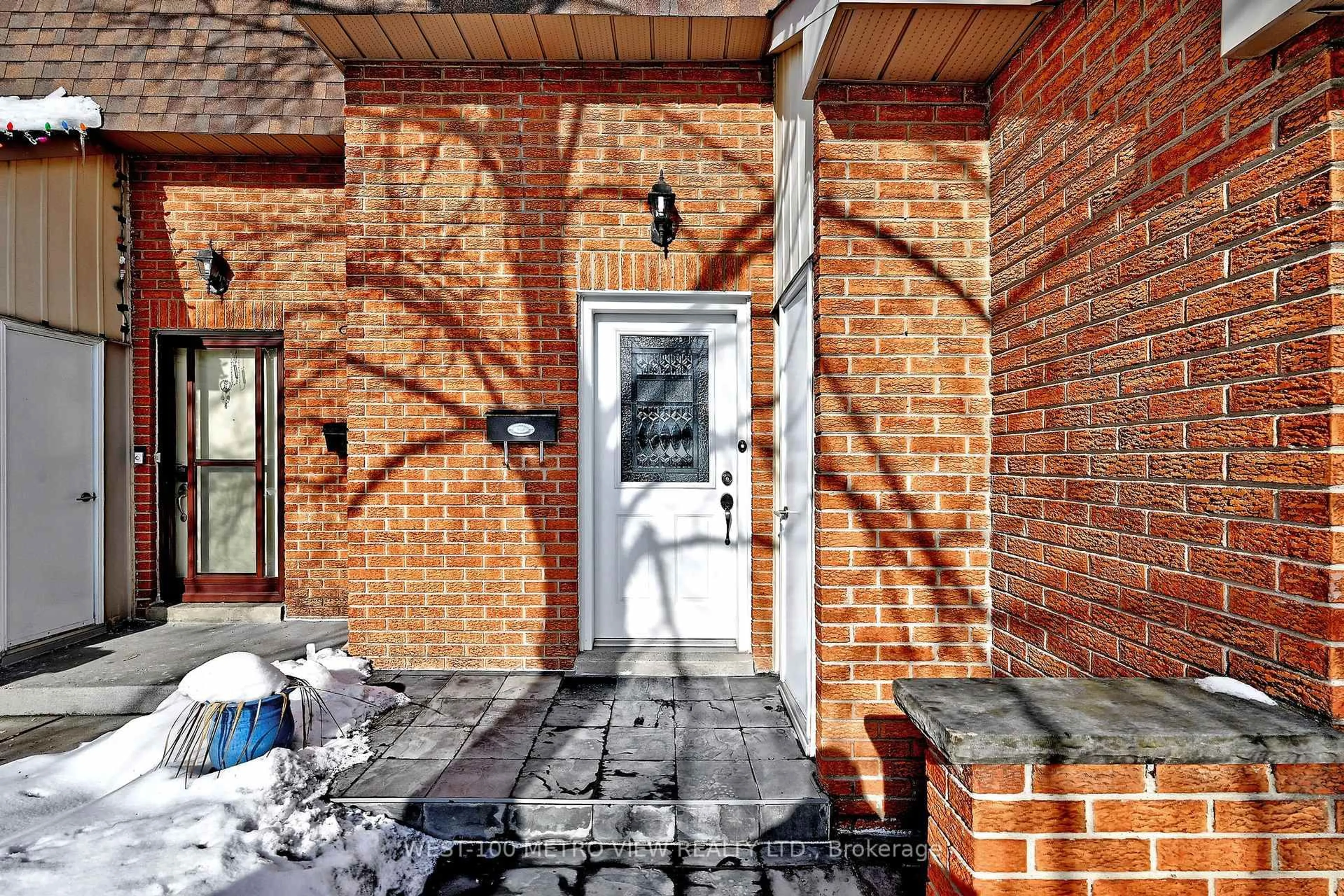 Home with brick exterior material, street for 1180 Mississauga Valley Blvd #80, Mississauga Ontario L5A 3M9