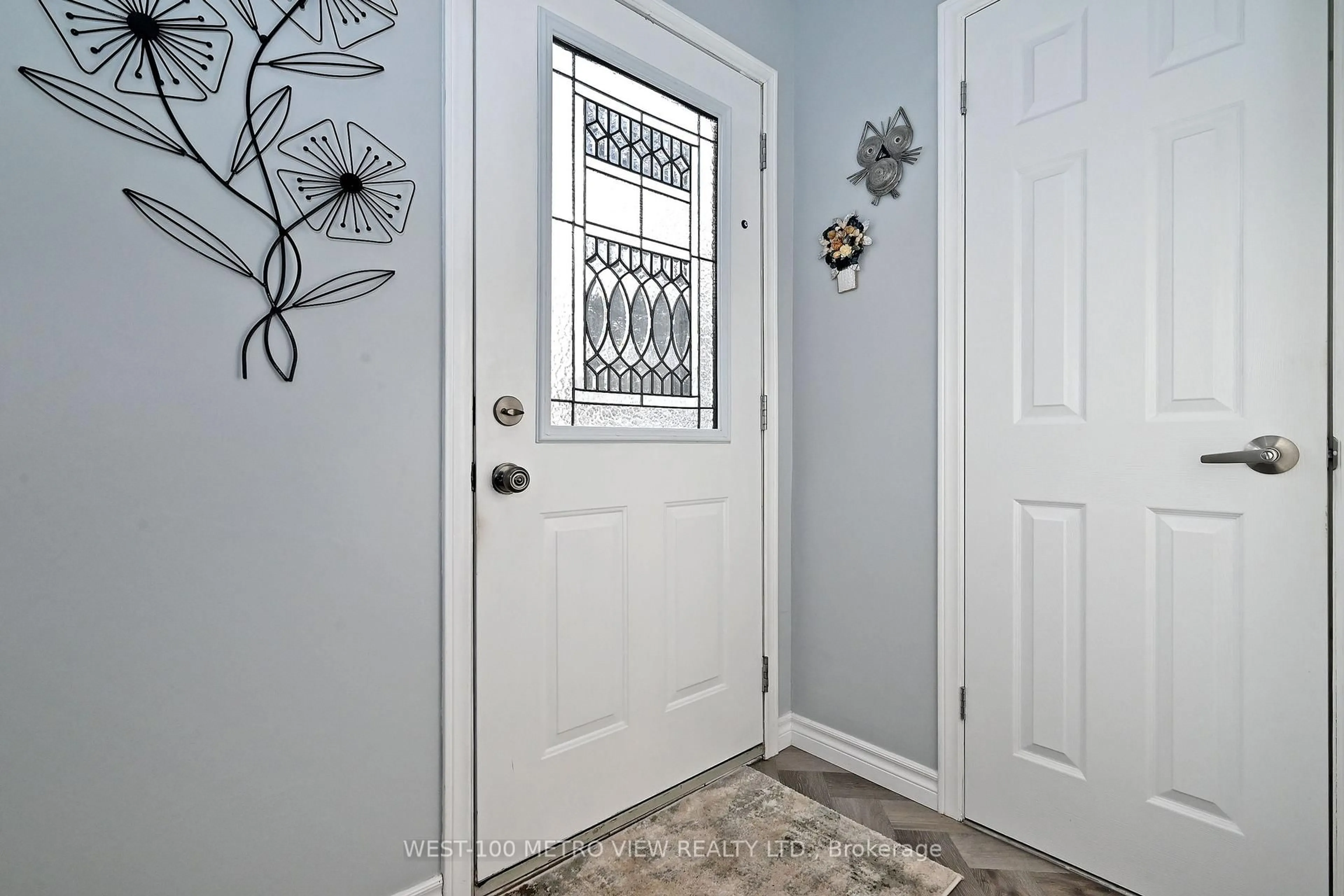 Indoor entryway for 1180 Mississauga Valley Blvd #80, Mississauga Ontario L5A 3M9