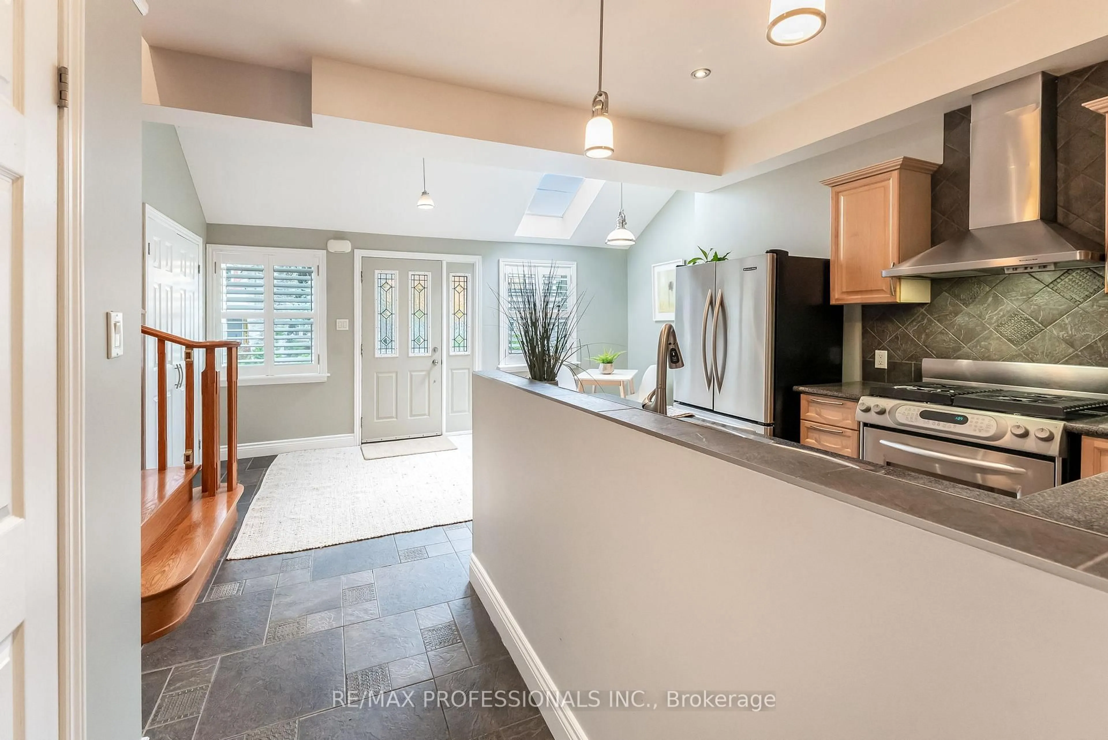 Open concept kitchen, ceramic/tile floor for 37 Lavinia Ave, Toronto Ontario M6S 3H9