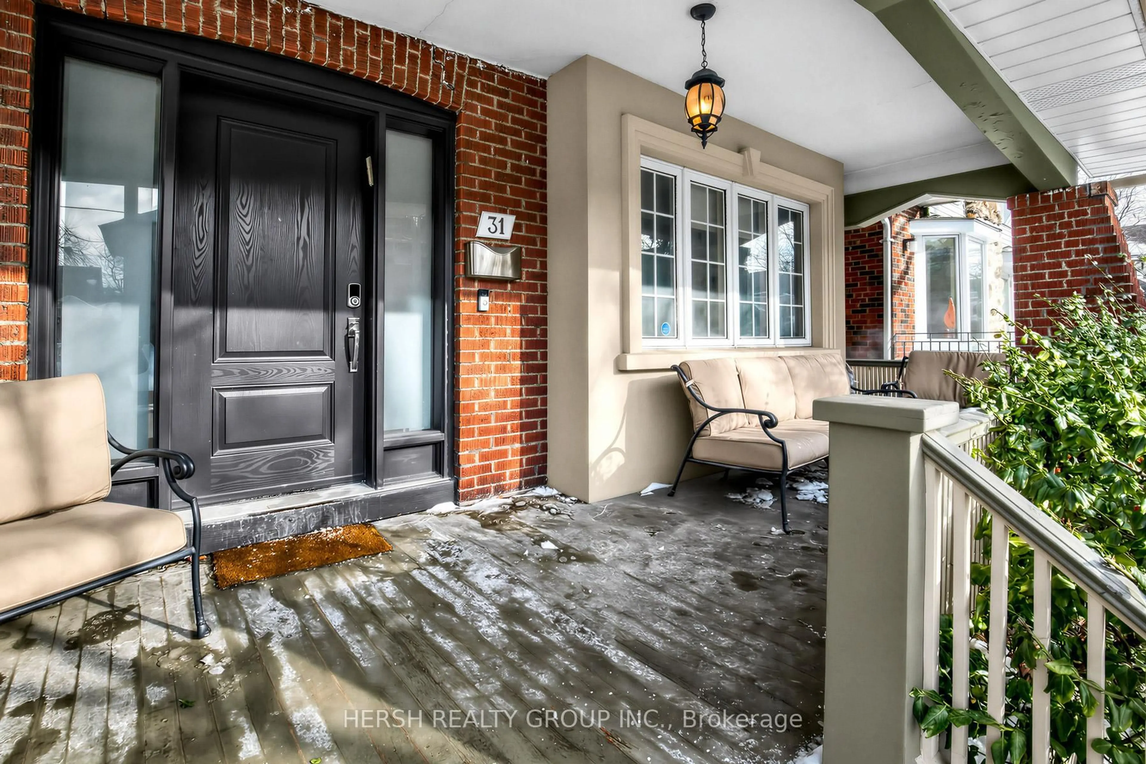 Indoor entryway for 31 Glenholme Ave, Toronto Ontario M6H 3A8