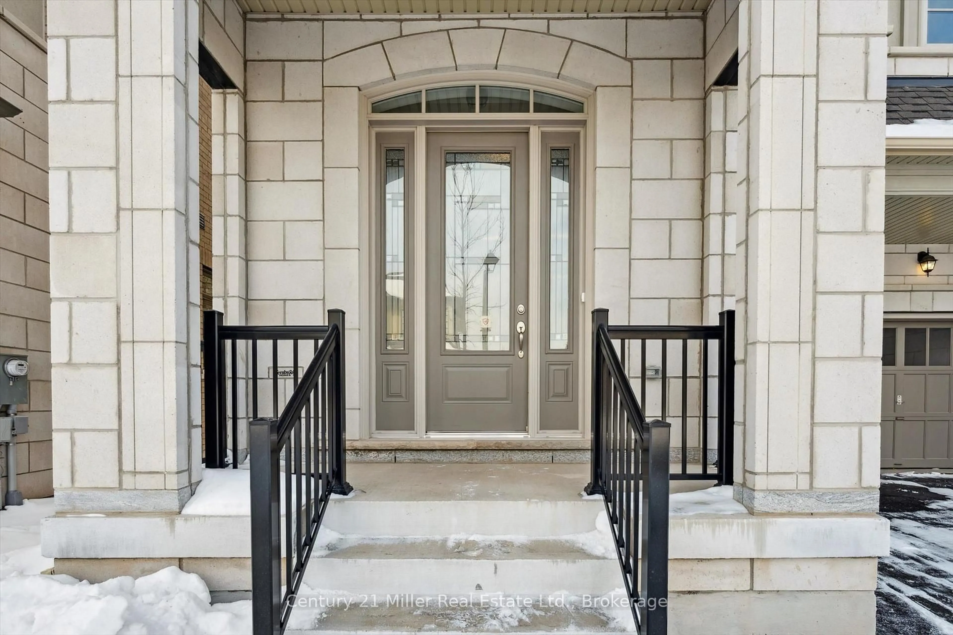 Indoor entryway for 3266 Millicent Ave, Oakville Ontario L6H 0V8