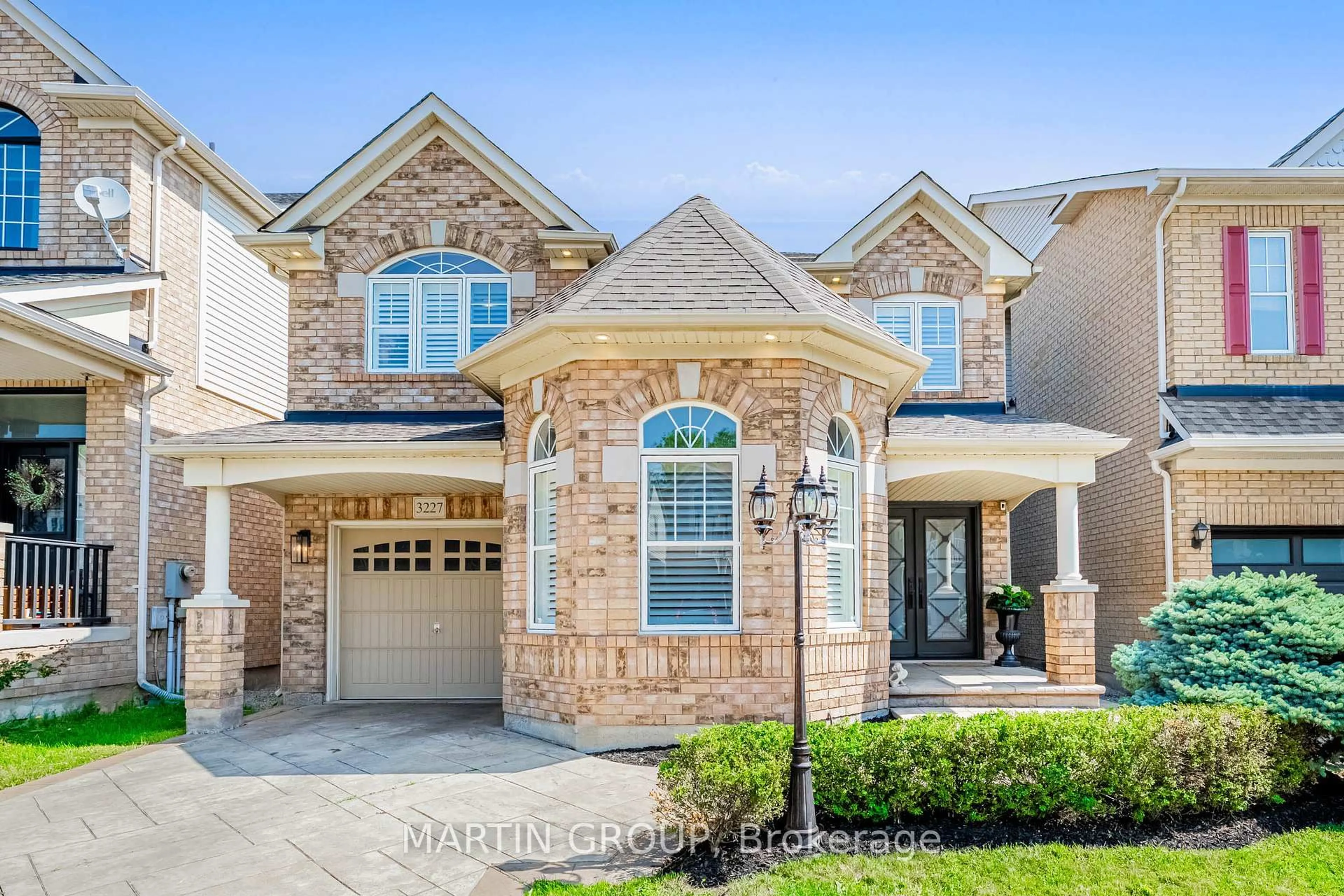 Home with brick exterior material, street for 3227 Steeplechase Dr, Burlington Ontario L7M 0C5