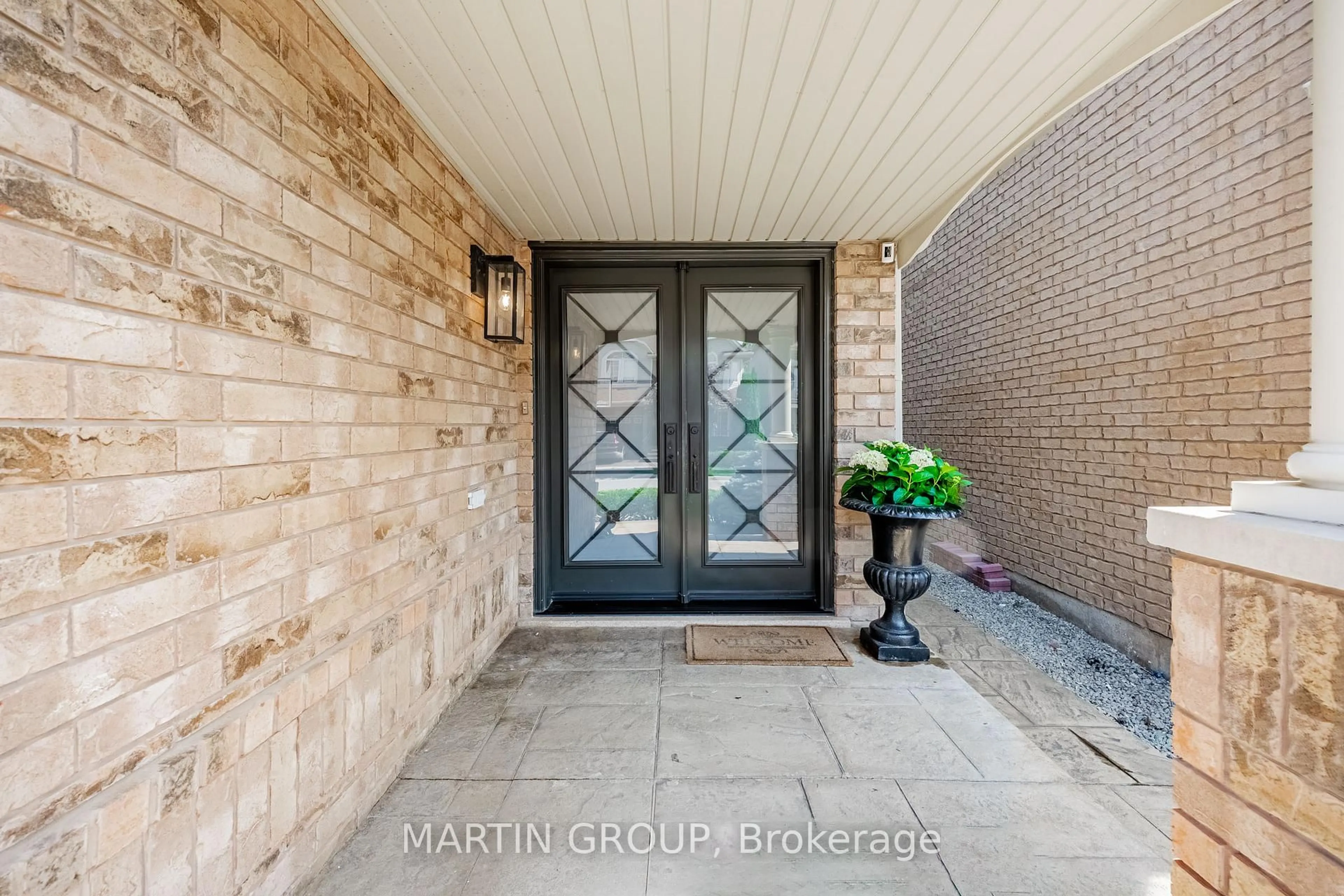 Indoor entryway for 3227 Steeplechase Dr, Burlington Ontario L7M 0C5