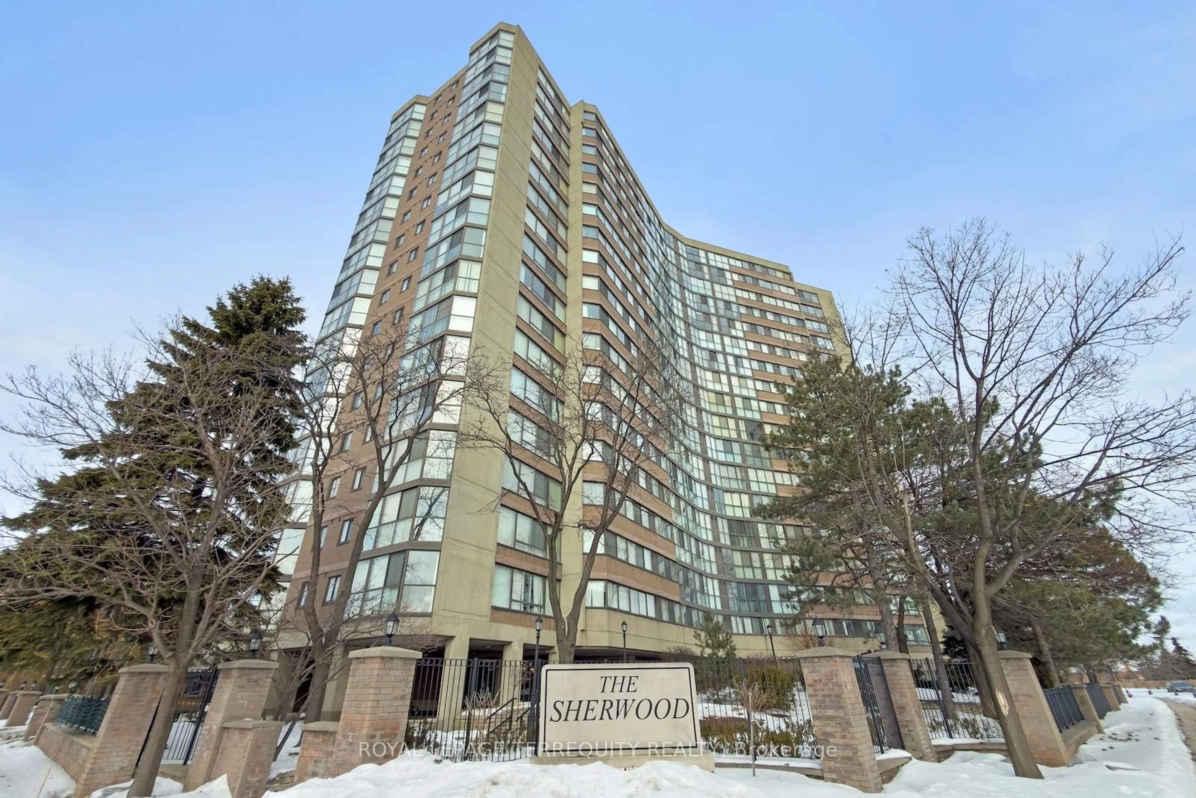 Indoor foyer for 4235 Sherwoodtowne Blvd #1607, Mississauga Ontario L4Z 1W3