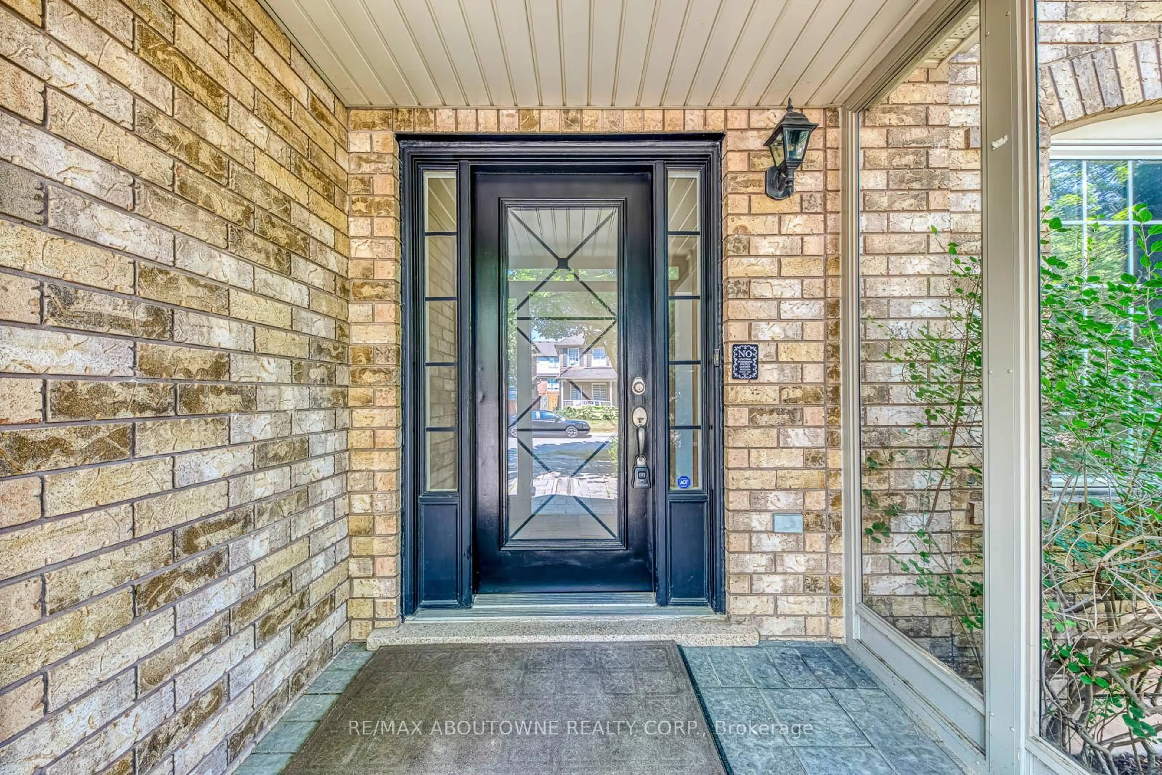 Indoor entryway for 3037 Abernathy Way, Oakville Ontario L6M 5C1