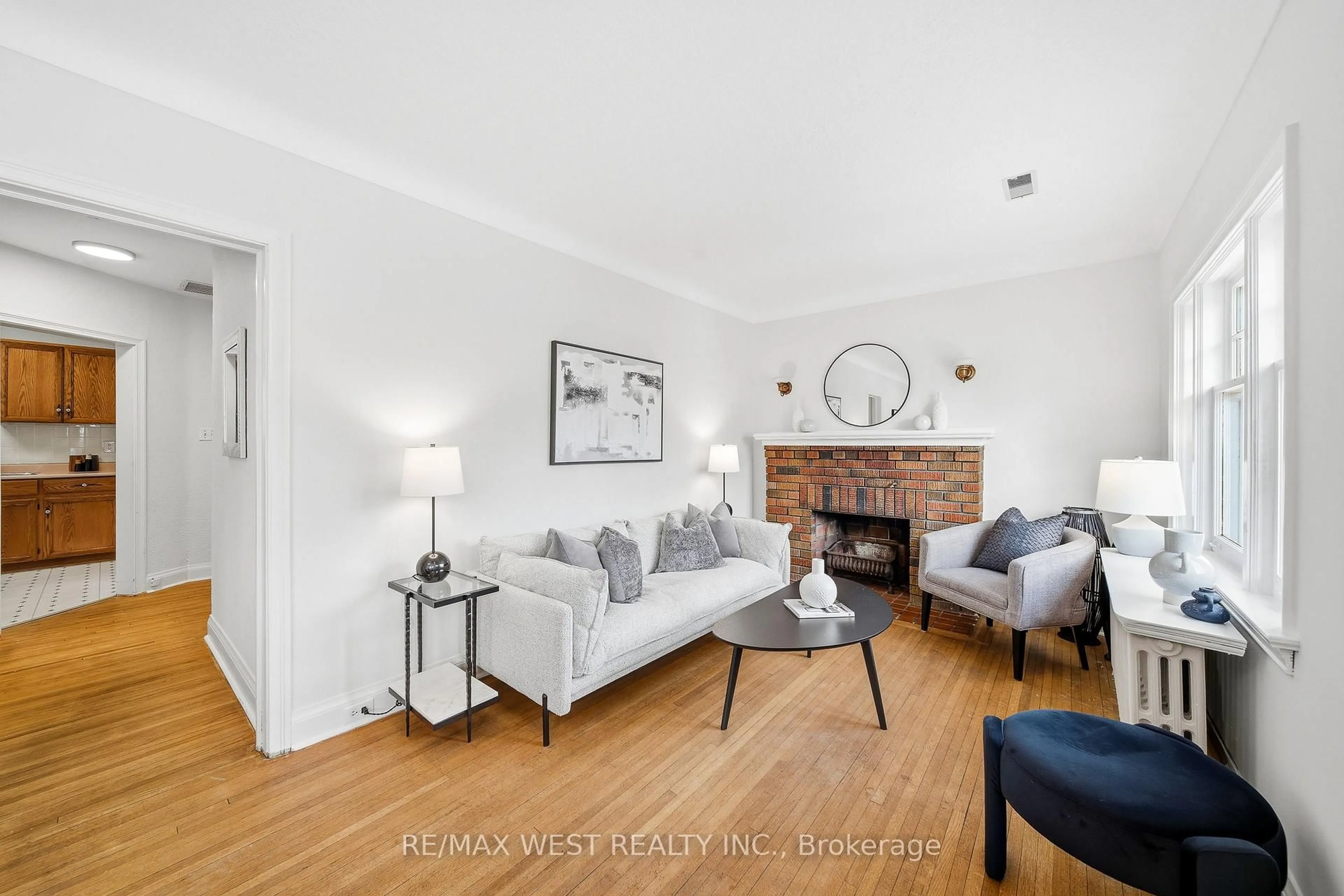 Living room with furniture, wood/laminate floor for 66 South Kingsway, Toronto Ontario M6S 3T3