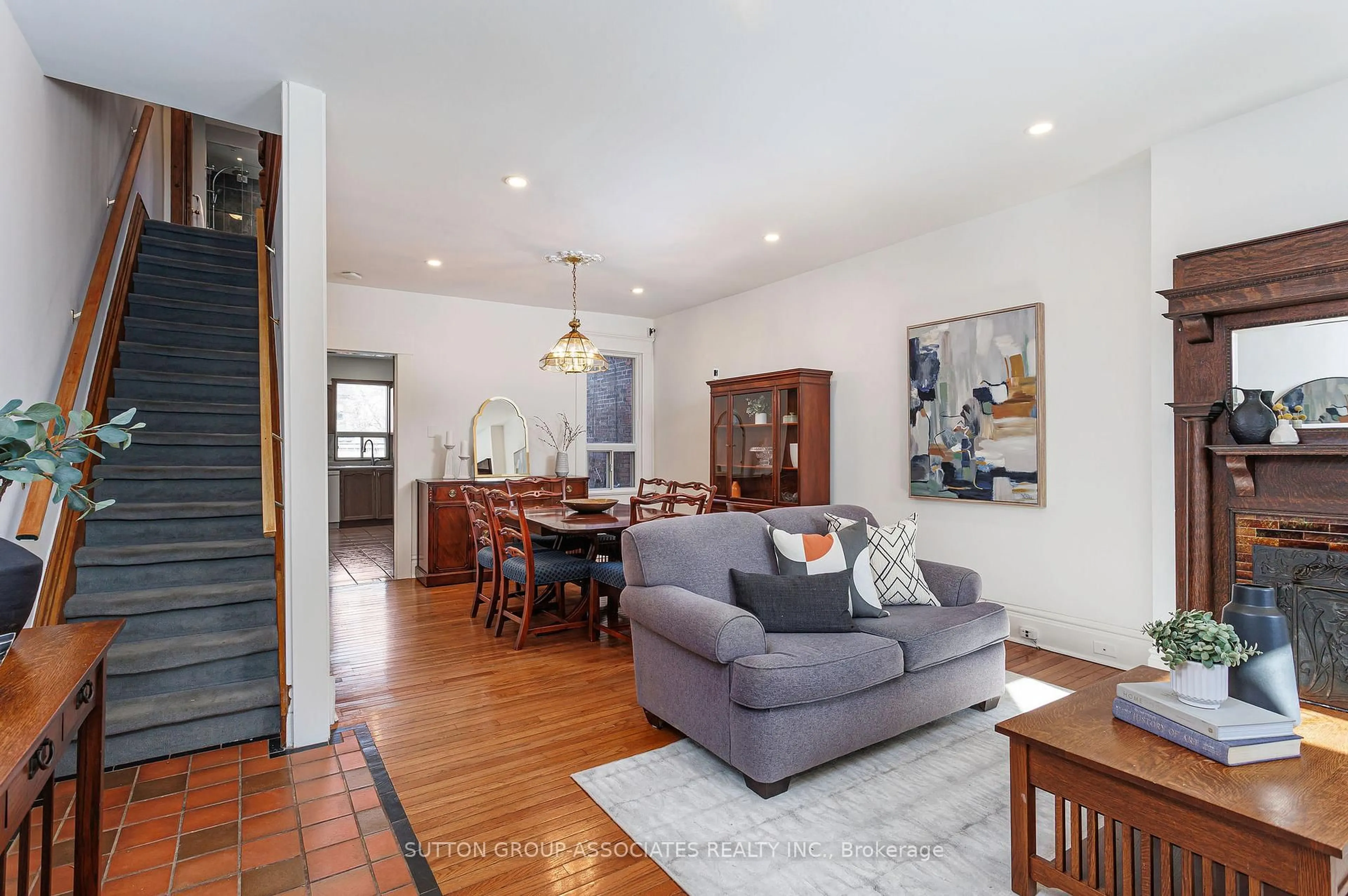 Living room with furniture, unknown for 14 Westminster Ave, Toronto Ontario M6R 1N4