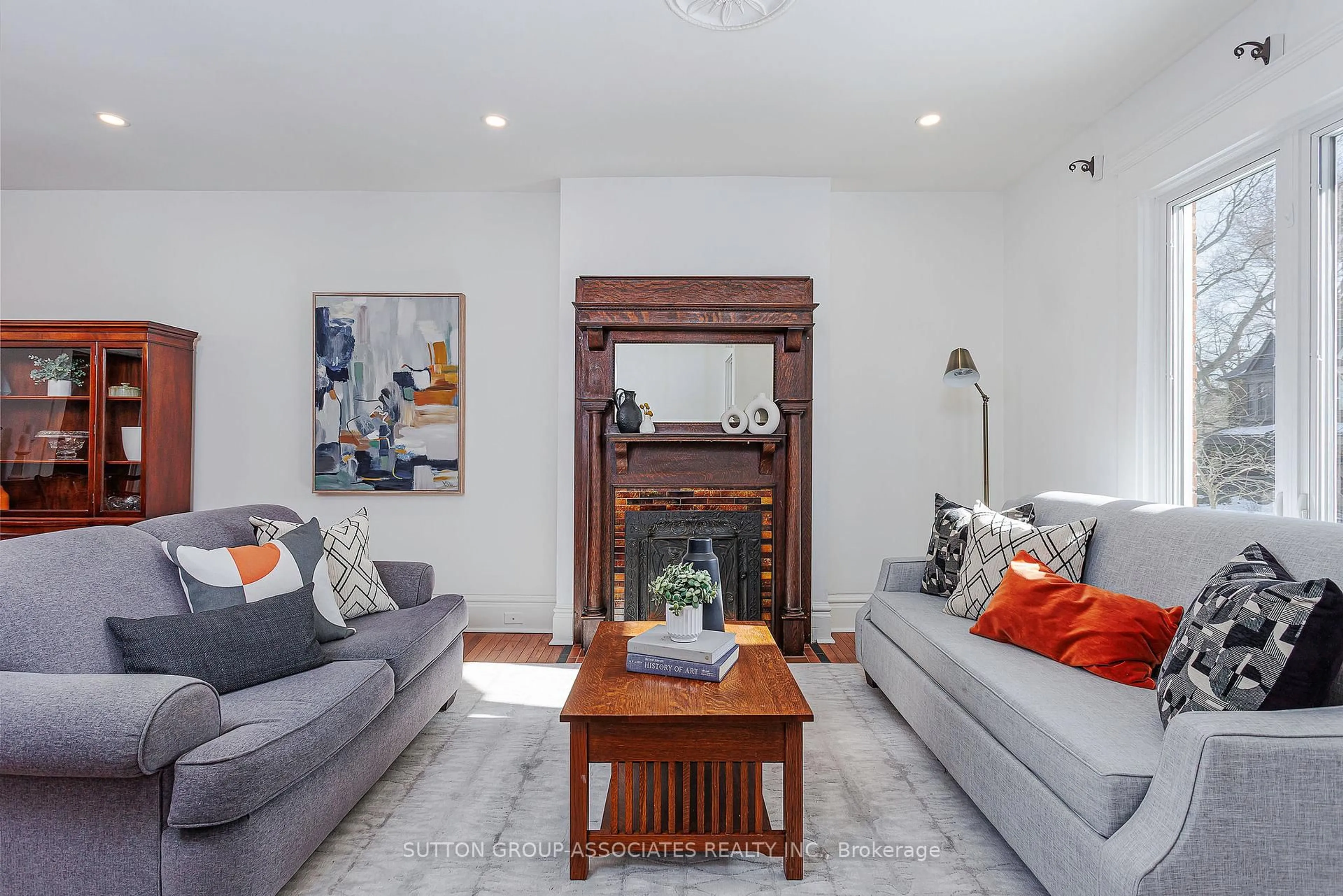 Living room with furniture, unknown for 14 Westminster Ave, Toronto Ontario M6R 1N4