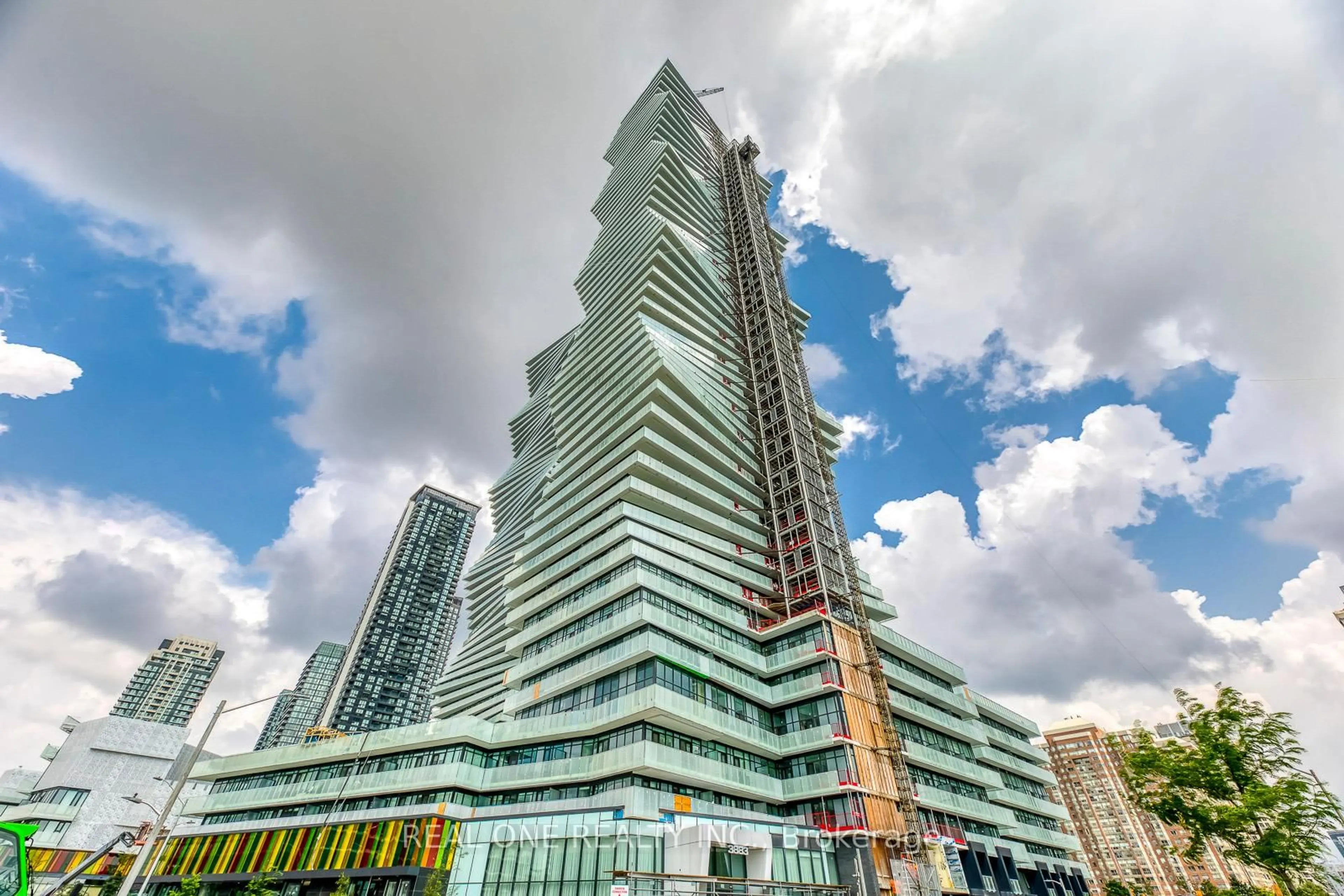 Indoor foyer for 3883 Quartz Rd #6015, Mississauga Ontario L5B 0M4