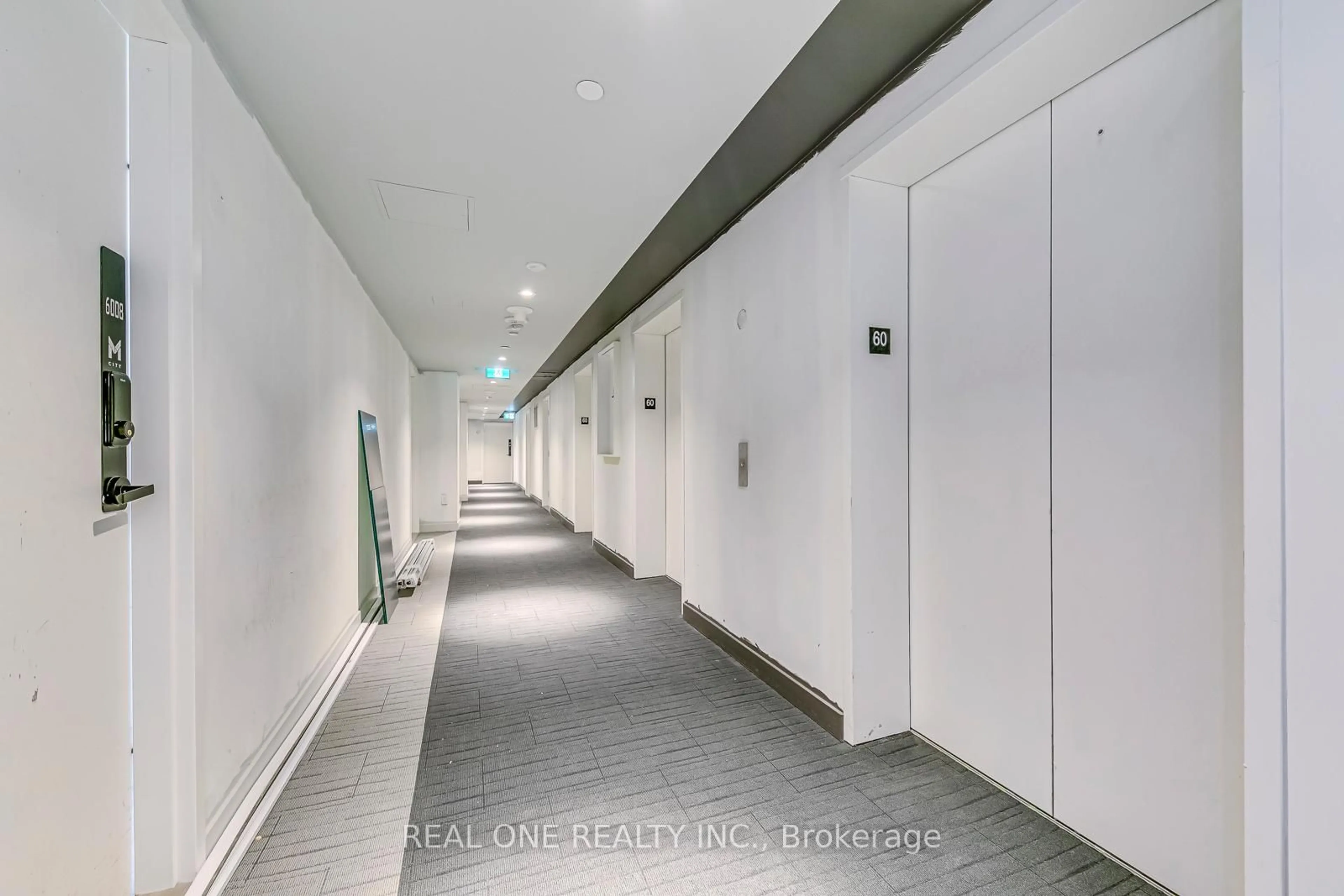 Indoor foyer for 3883 Quartz Rd #6015, Mississauga Ontario L5B 0M4