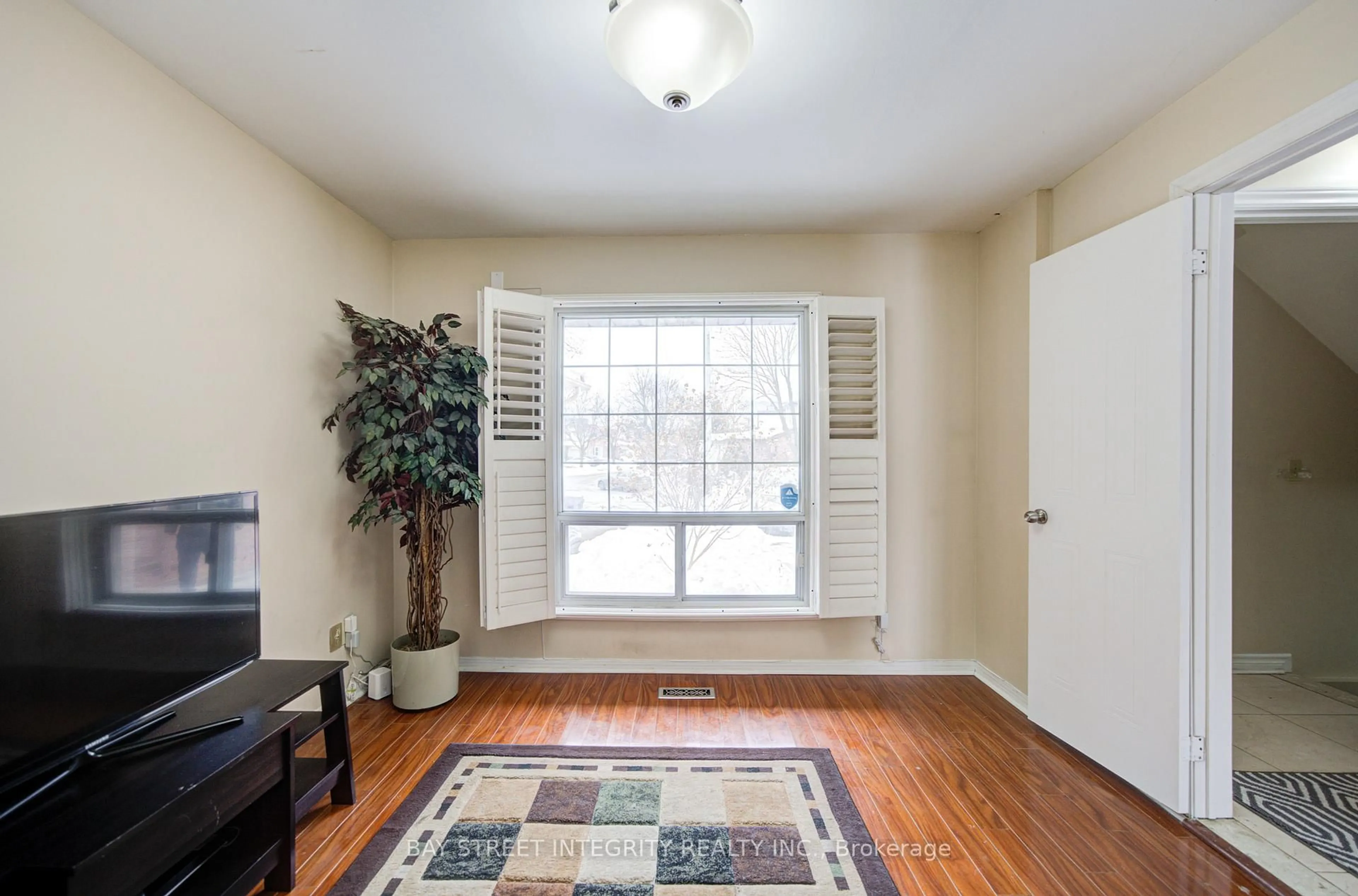 Indoor entryway for 107 Autumn Glen Circ, Toronto Ontario M9W 6B3