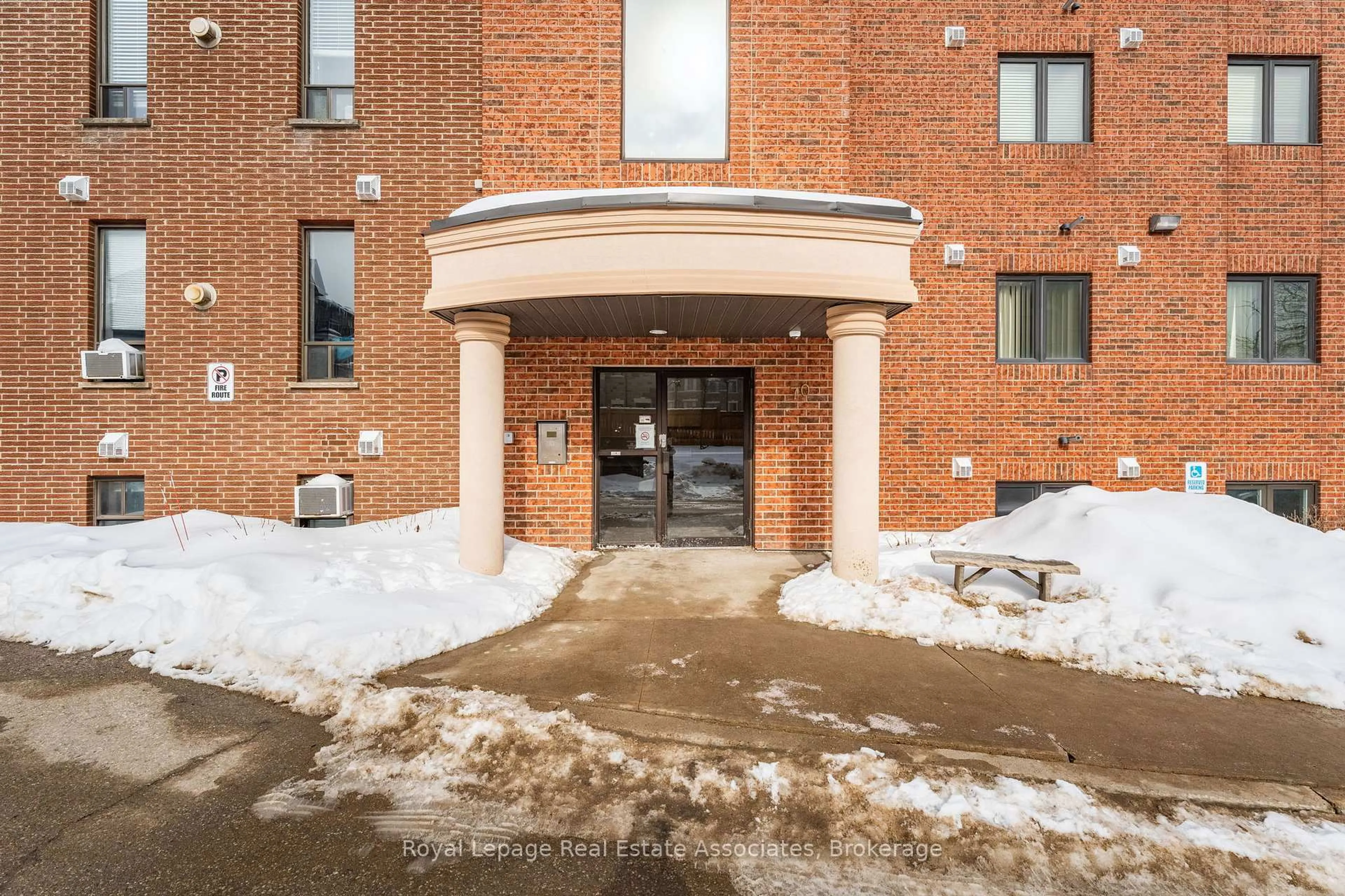 Indoor foyer for 70 First St #102, Orangeville Ontario L9W 2E5