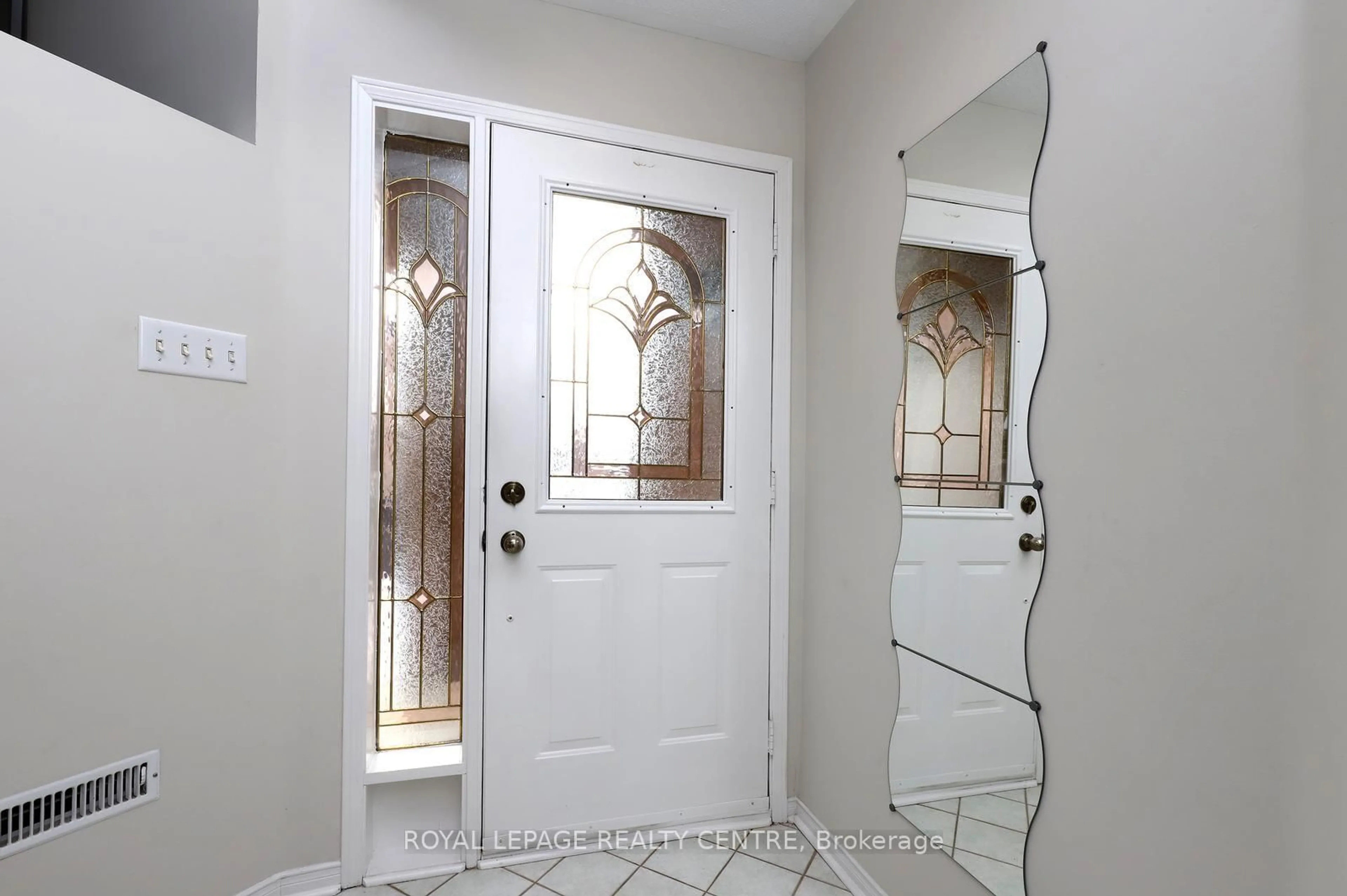 Indoor entryway for 57 Royal Orchard Dr, Brampton Ontario L6X 4M5