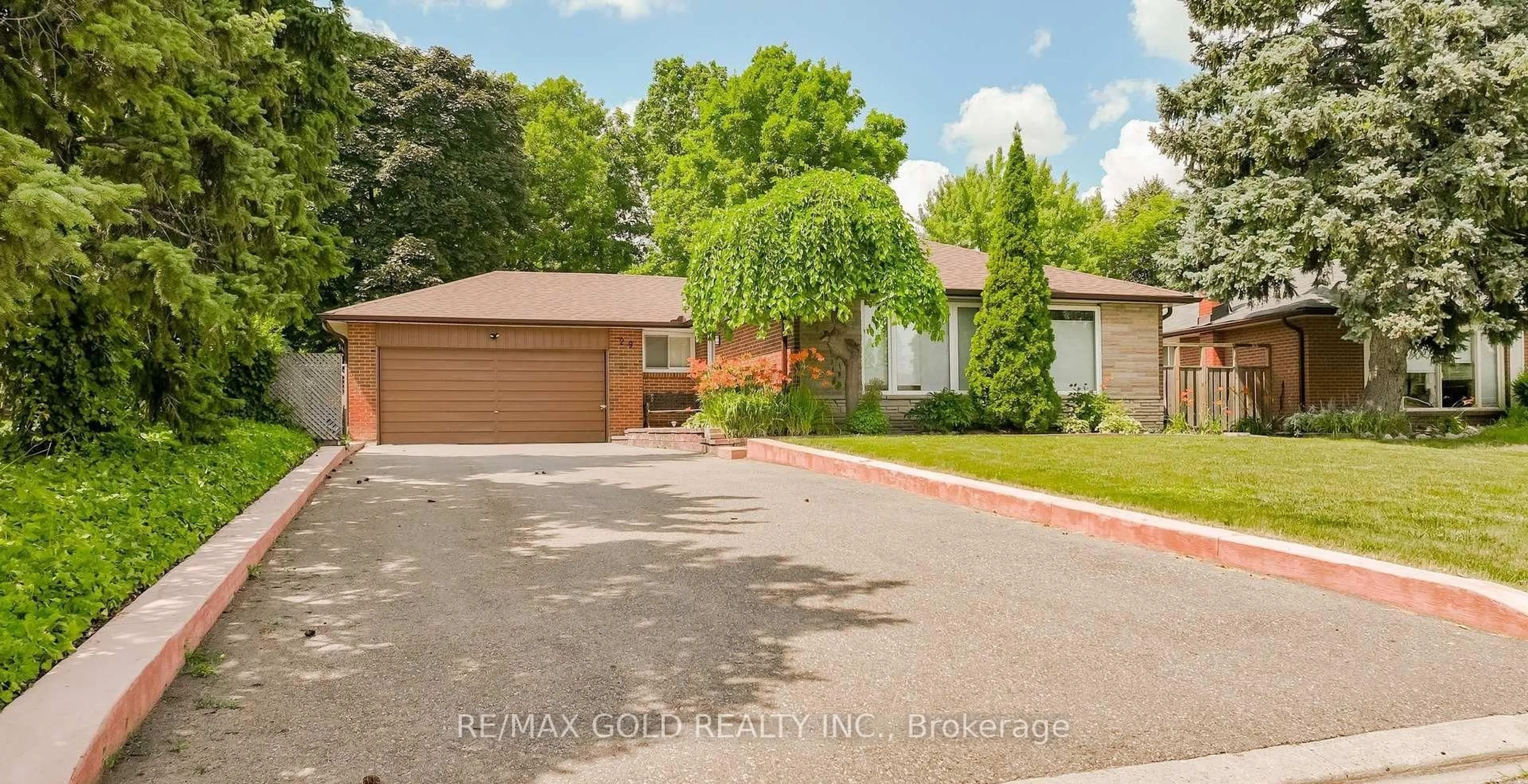 Home with brick exterior material, street for 29 Devonshire Dr, Brampton Ontario L6T 3G5