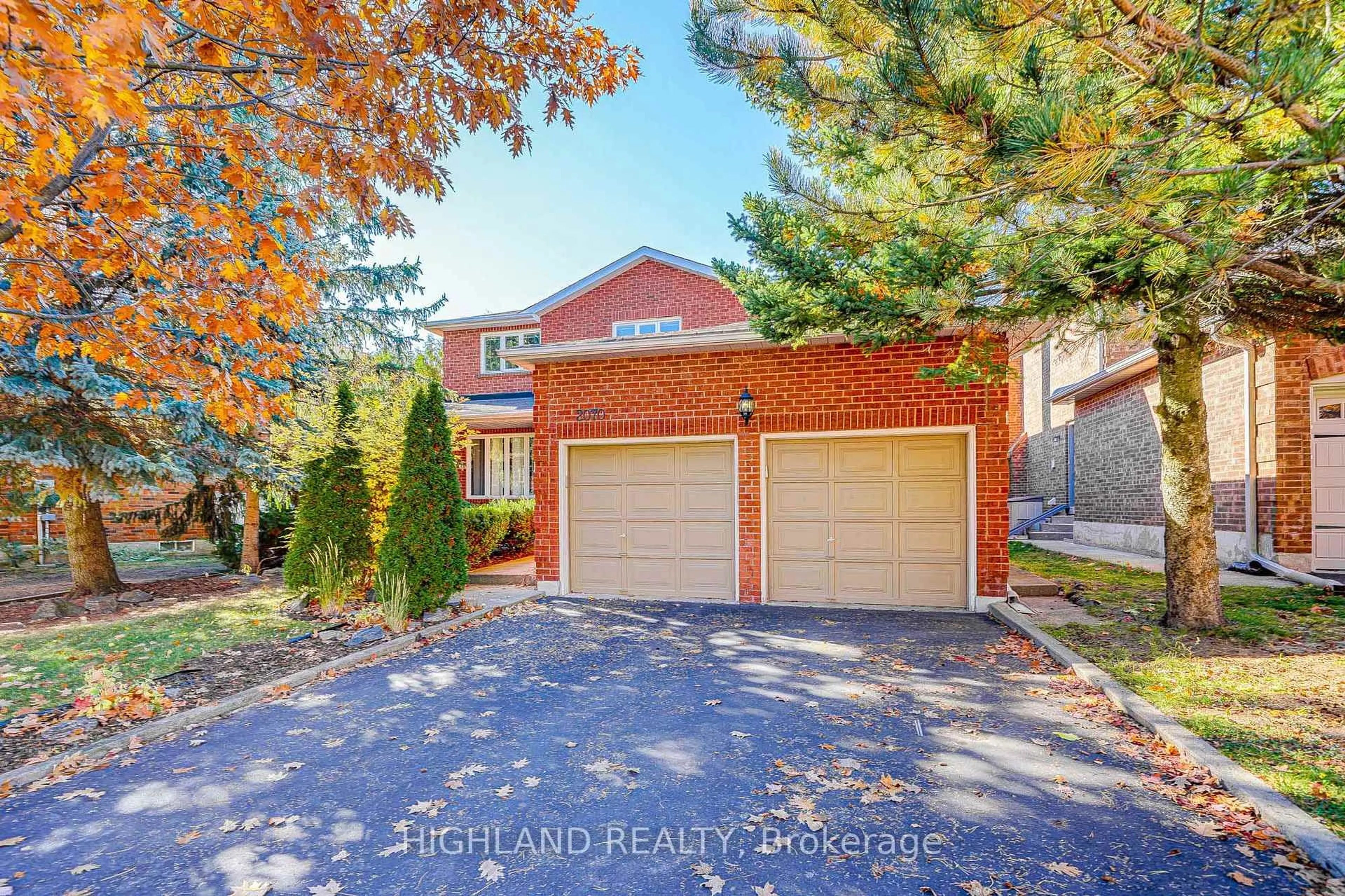 Home with brick exterior material, street for 2070 Castlefield Cres, Oakville Ontario L6H 5B3