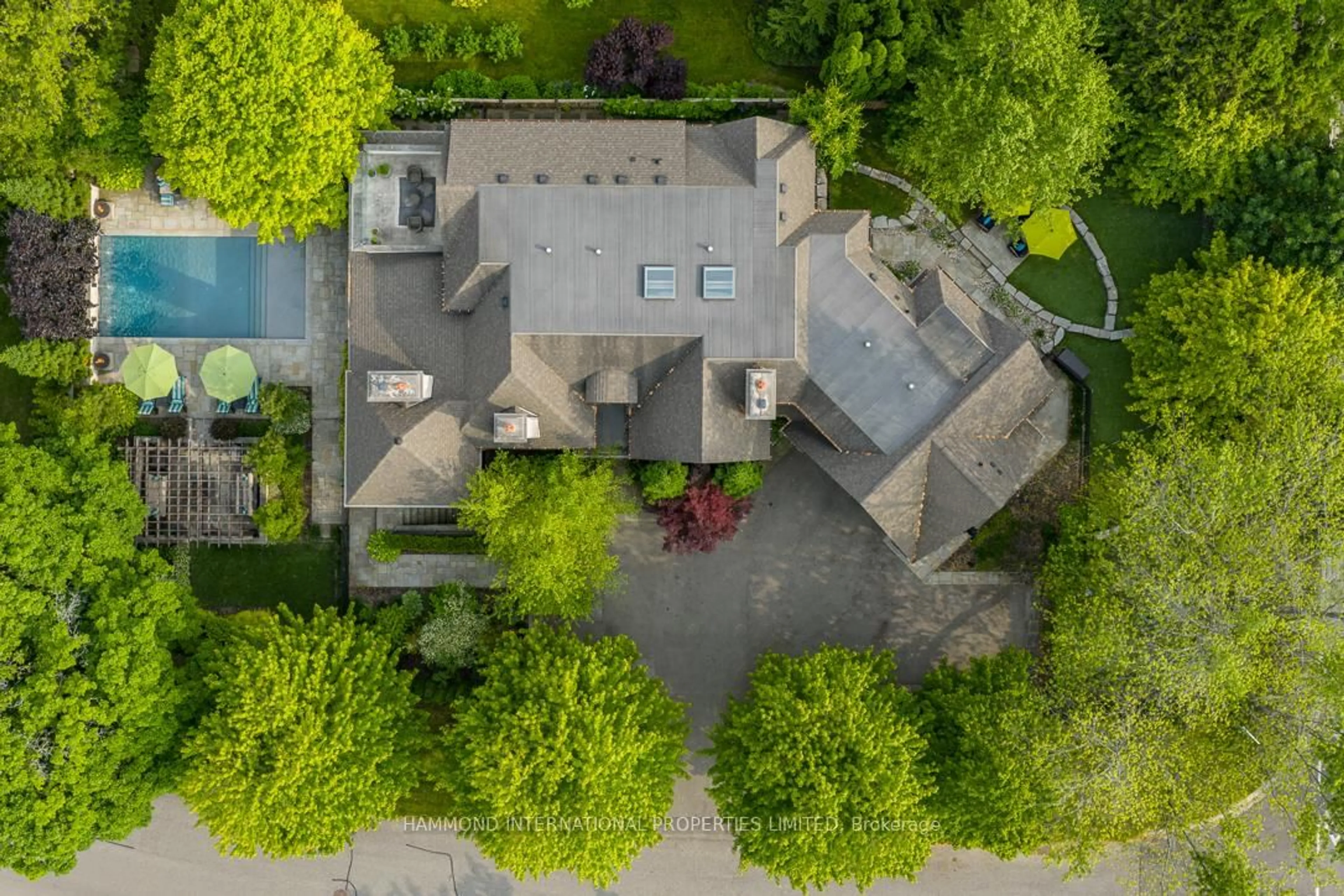 A pic from outside/outdoor area/front of a property/back of a property/a pic from drone, street for 42 Lorraine Gdns, Toronto Ontario M9B 4Z6
