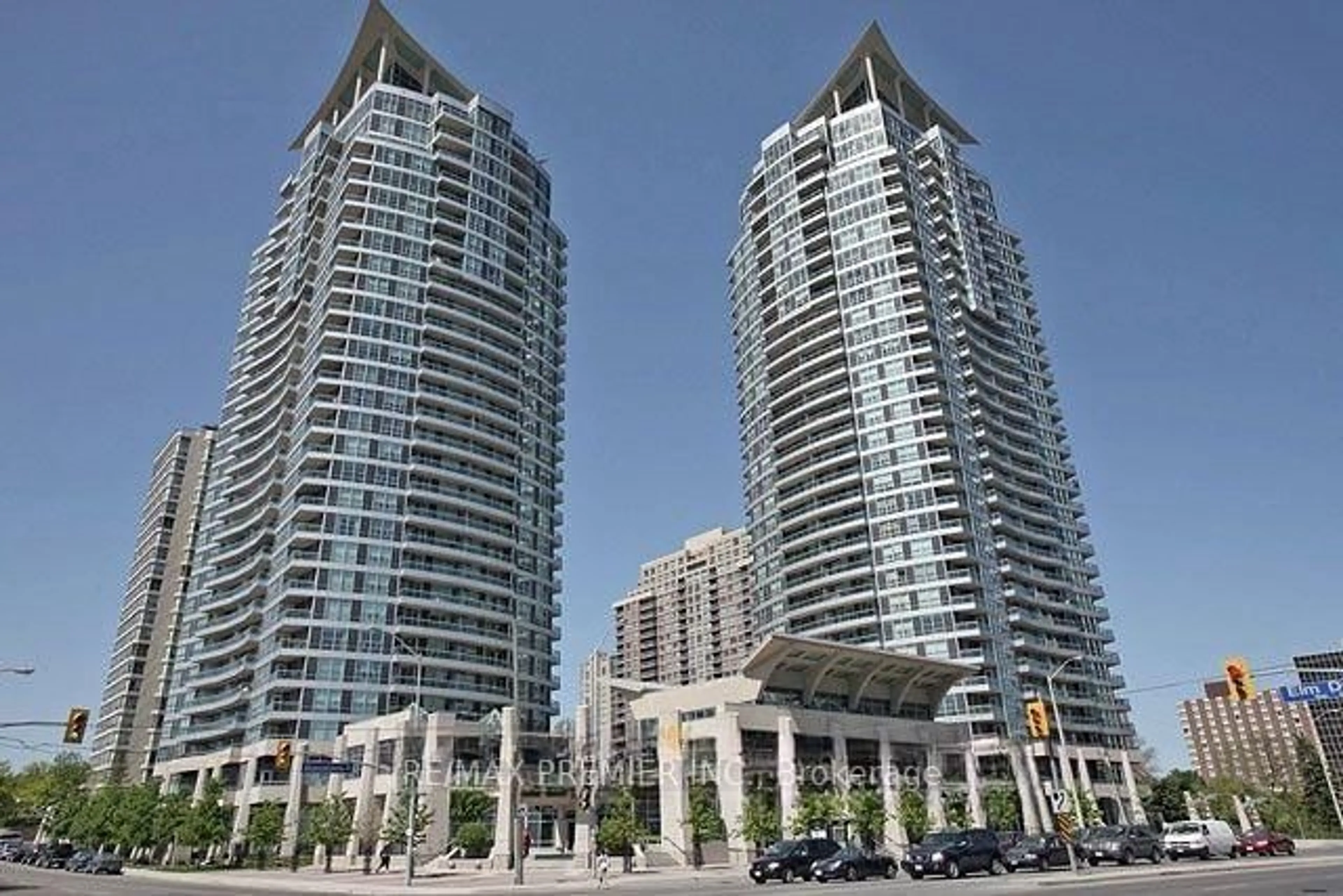 Indoor foyer for 33 Elm Dr #612, Mississauga Ontario L5B 4M1