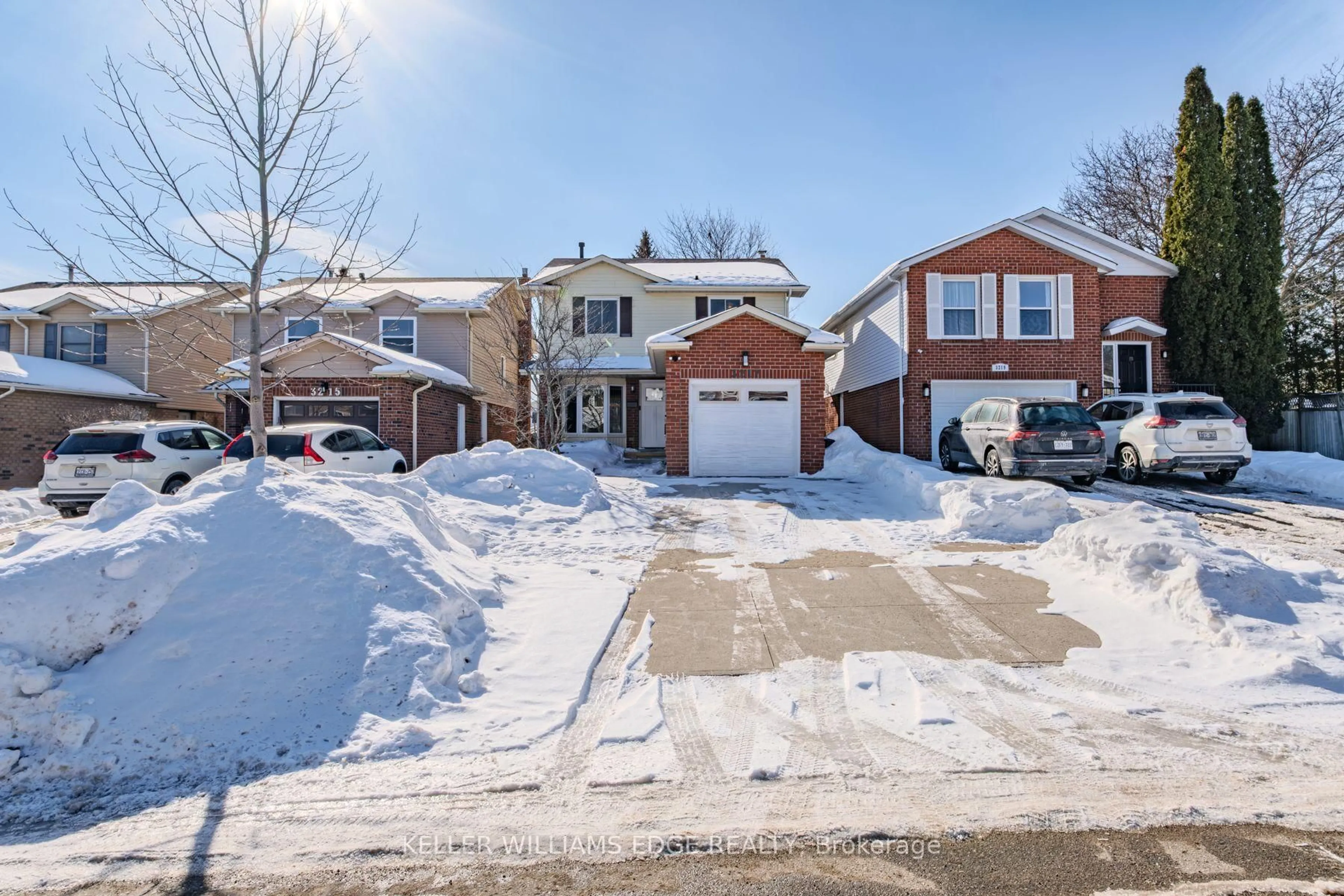 A pic from outside/outdoor area/front of a property/back of a property/a pic from drone, street for 3217 Twin Oaks  Burlington ON Cres, Burlington Ontario L7M 3A8