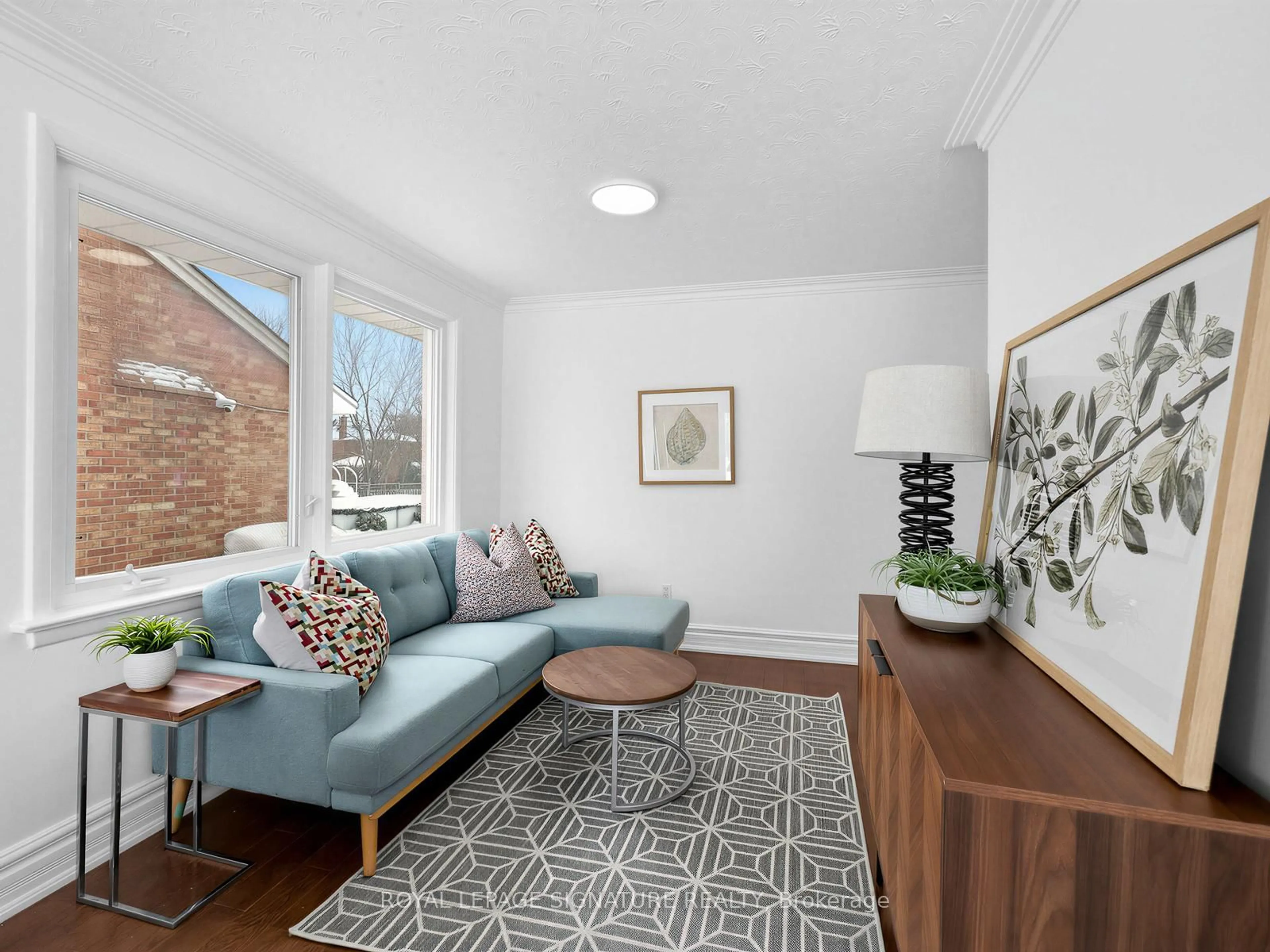 Living room with furniture, unknown for 732 Melton Dr, Mississauga Ontario L4Y 1K6