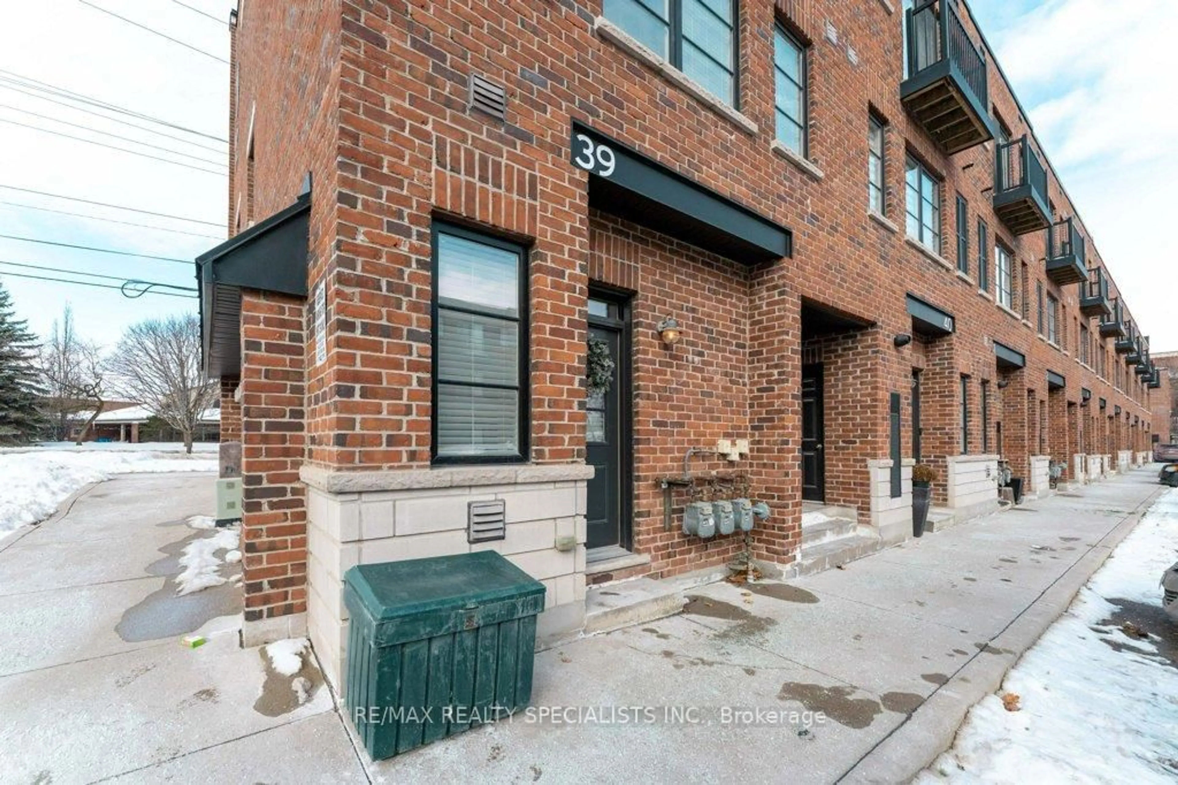 Home with brick exterior material, street for 70 Plains Rd #39, Burlington Ontario L7T 2B9