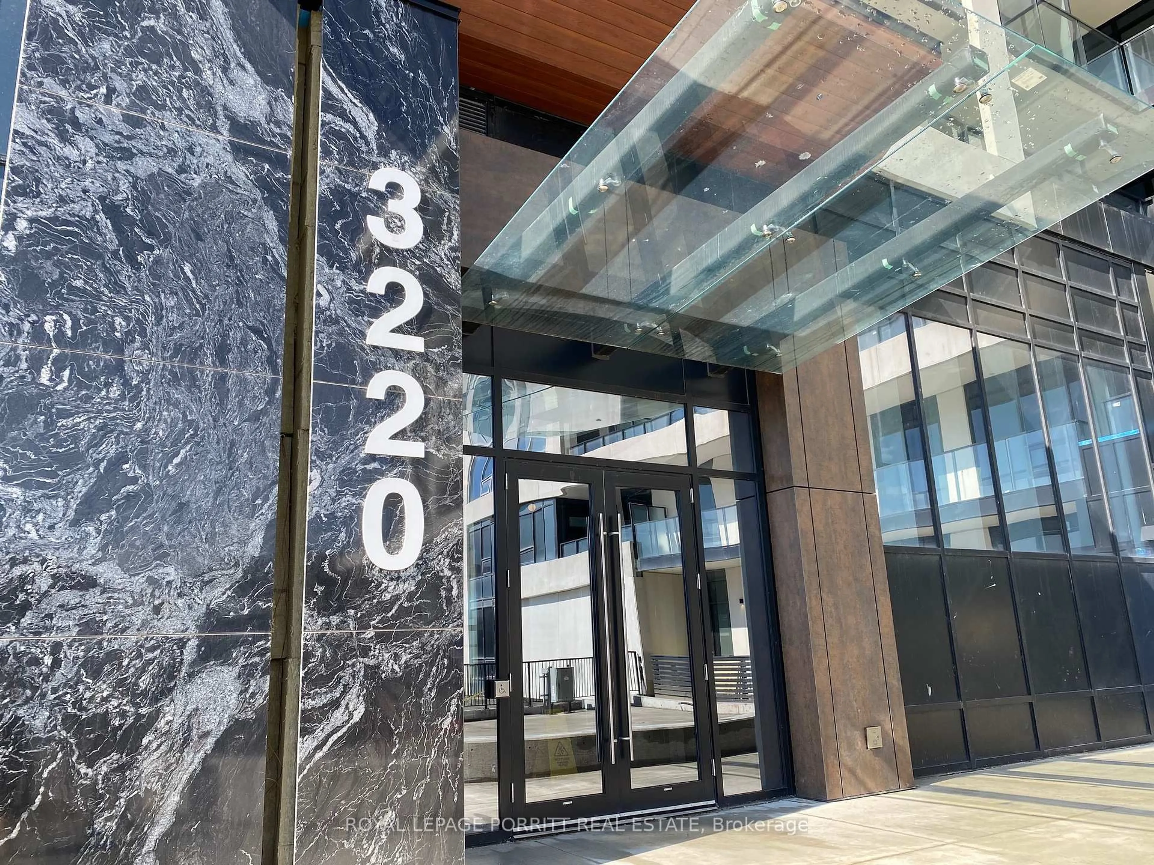 Indoor foyer for 3220 William Coltson Ave #405, Oakville Ontario L6H 7X9