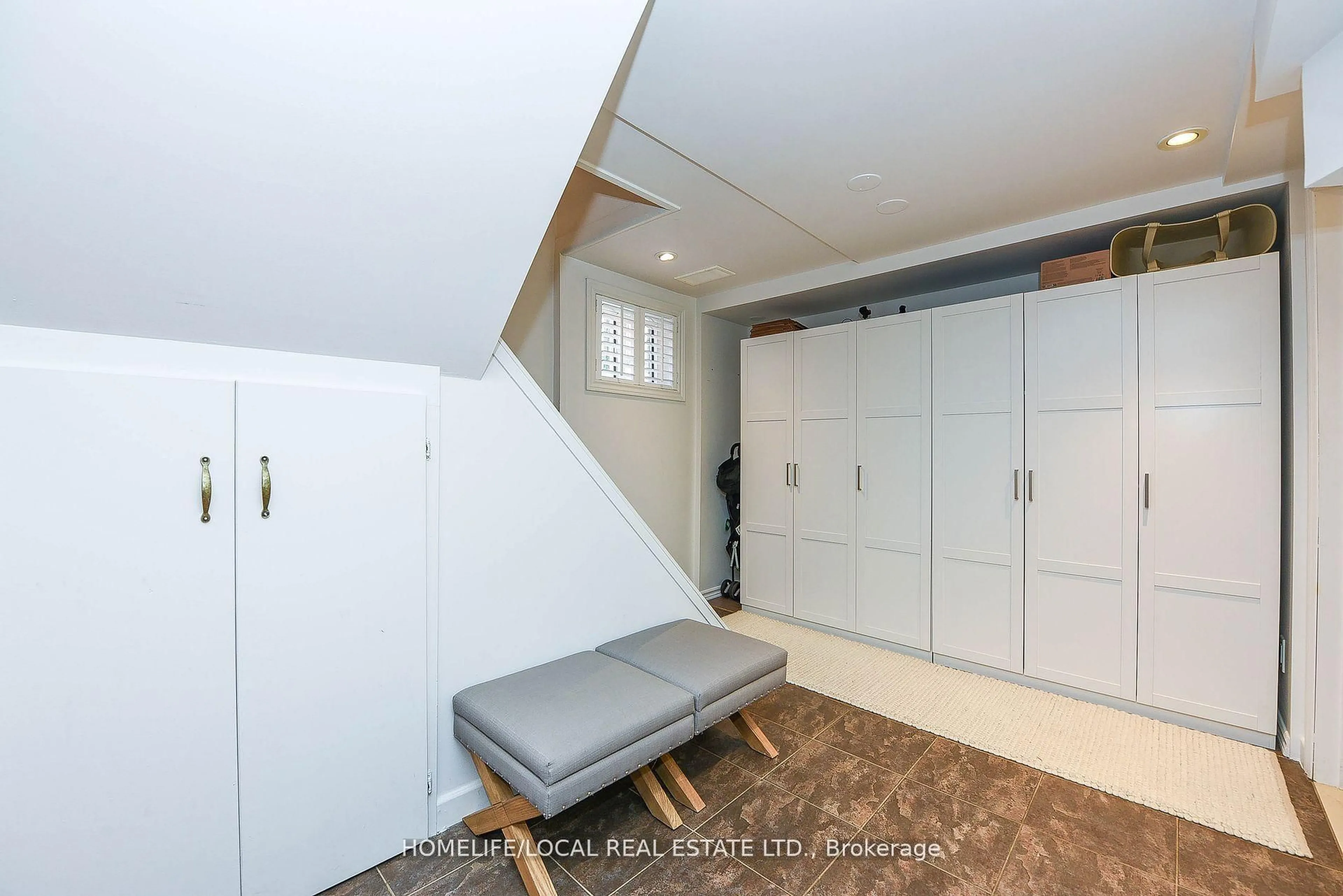 Unknown for 570 Exbury Cres, Mississauga Ontario L5G 2P4