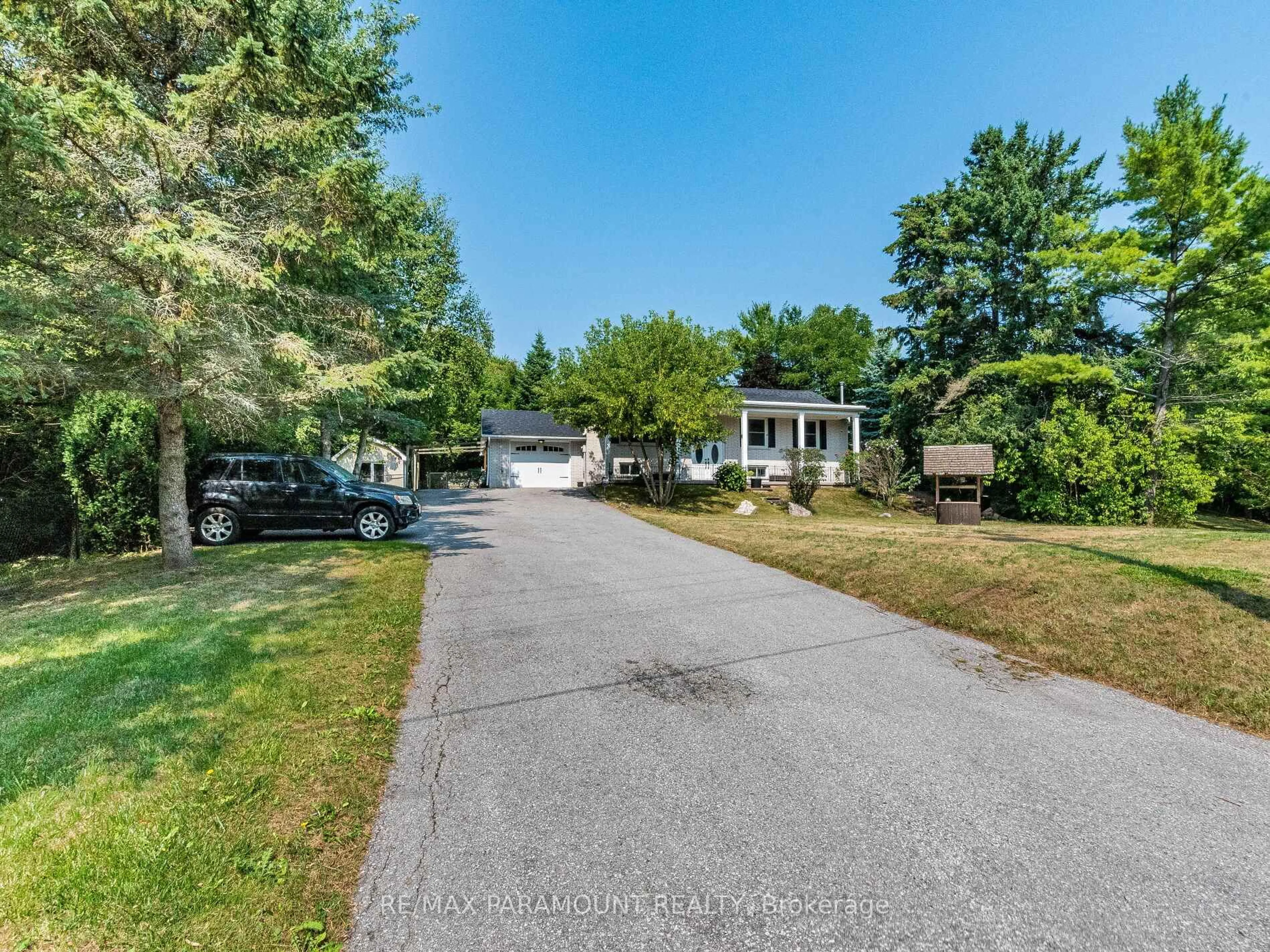 A pic from outside/outdoor area/front of a property/back of a property/a pic from drone, unknown for 14 King St, Caledon Ontario L7C 1N8
