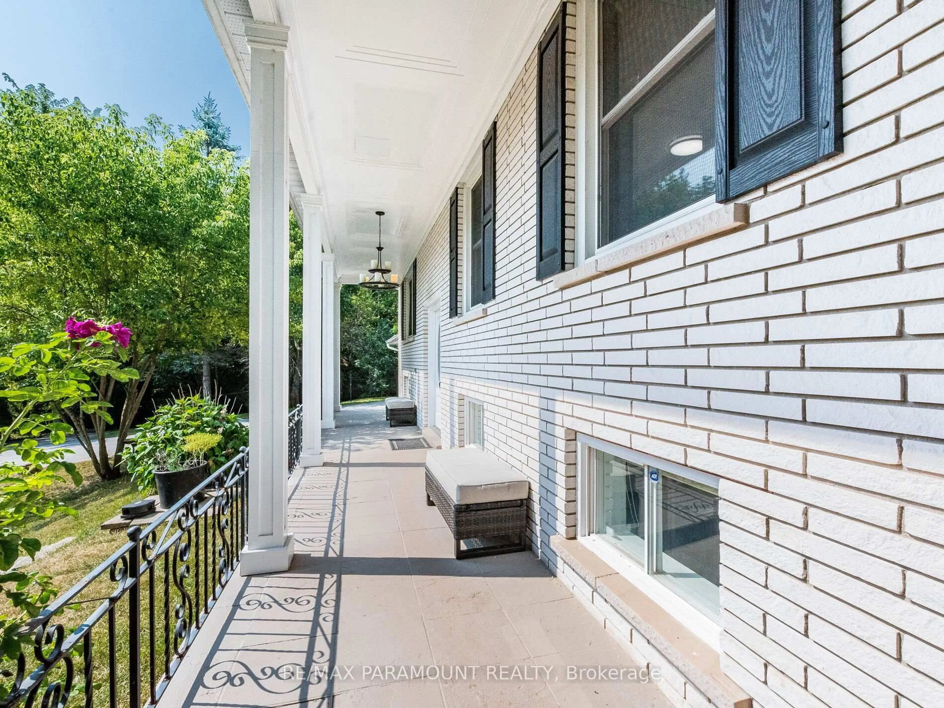 Home with brick exterior material, street for 14 King St, Caledon Ontario L7C 1N8