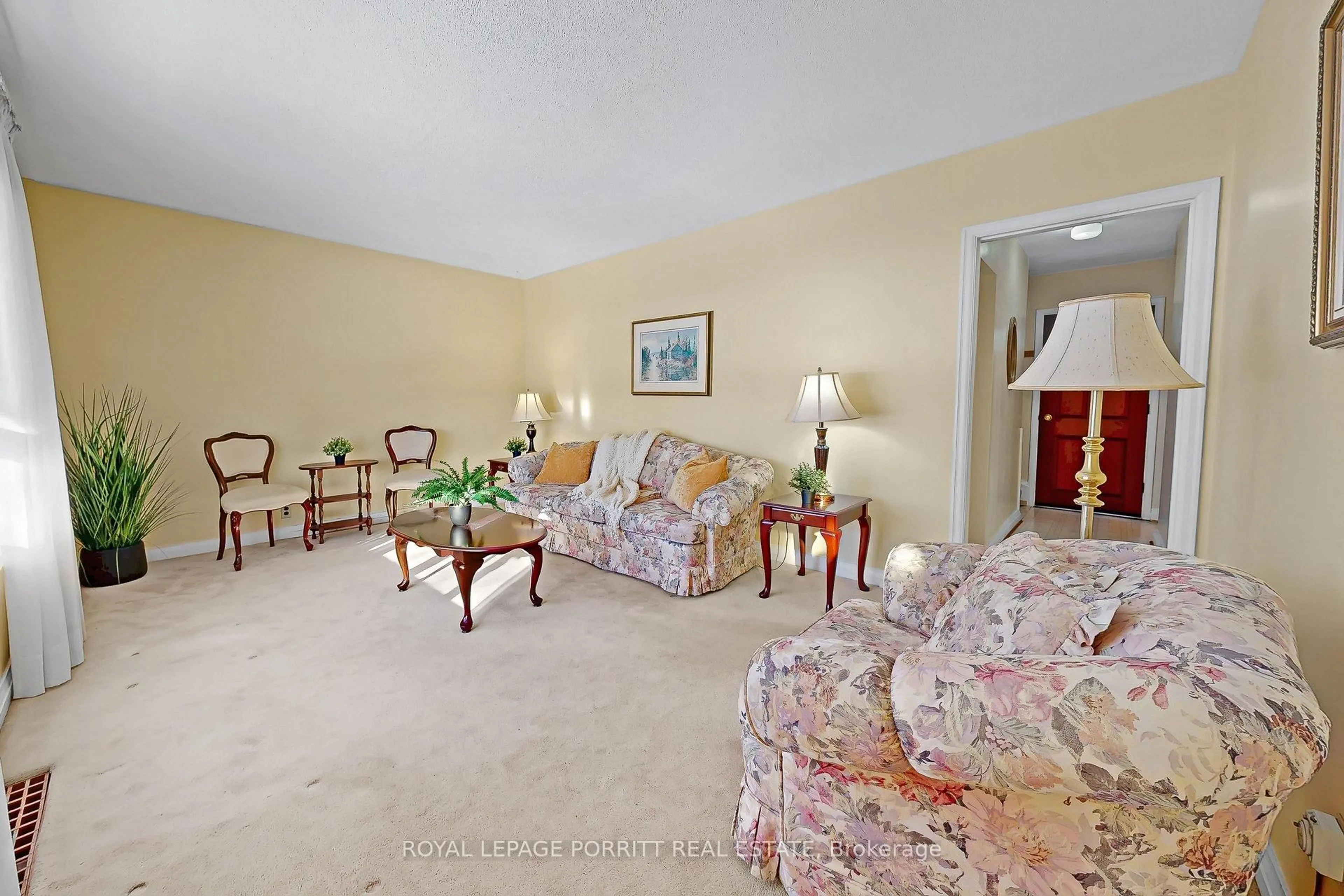 Living room with furniture, carpet floor for 38 Eltham Dr, Toronto Ontario M8W 2J2