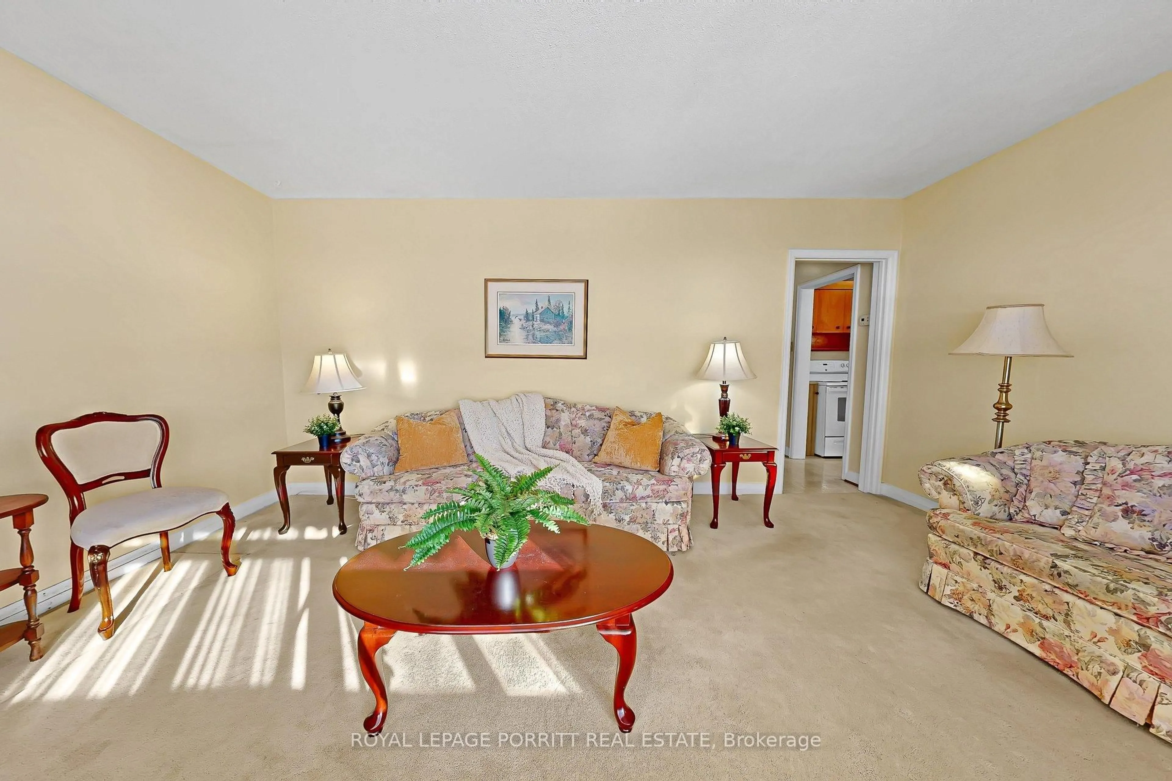 Living room with furniture, carpet floor for 38 Eltham Dr, Toronto Ontario M8W 2J2