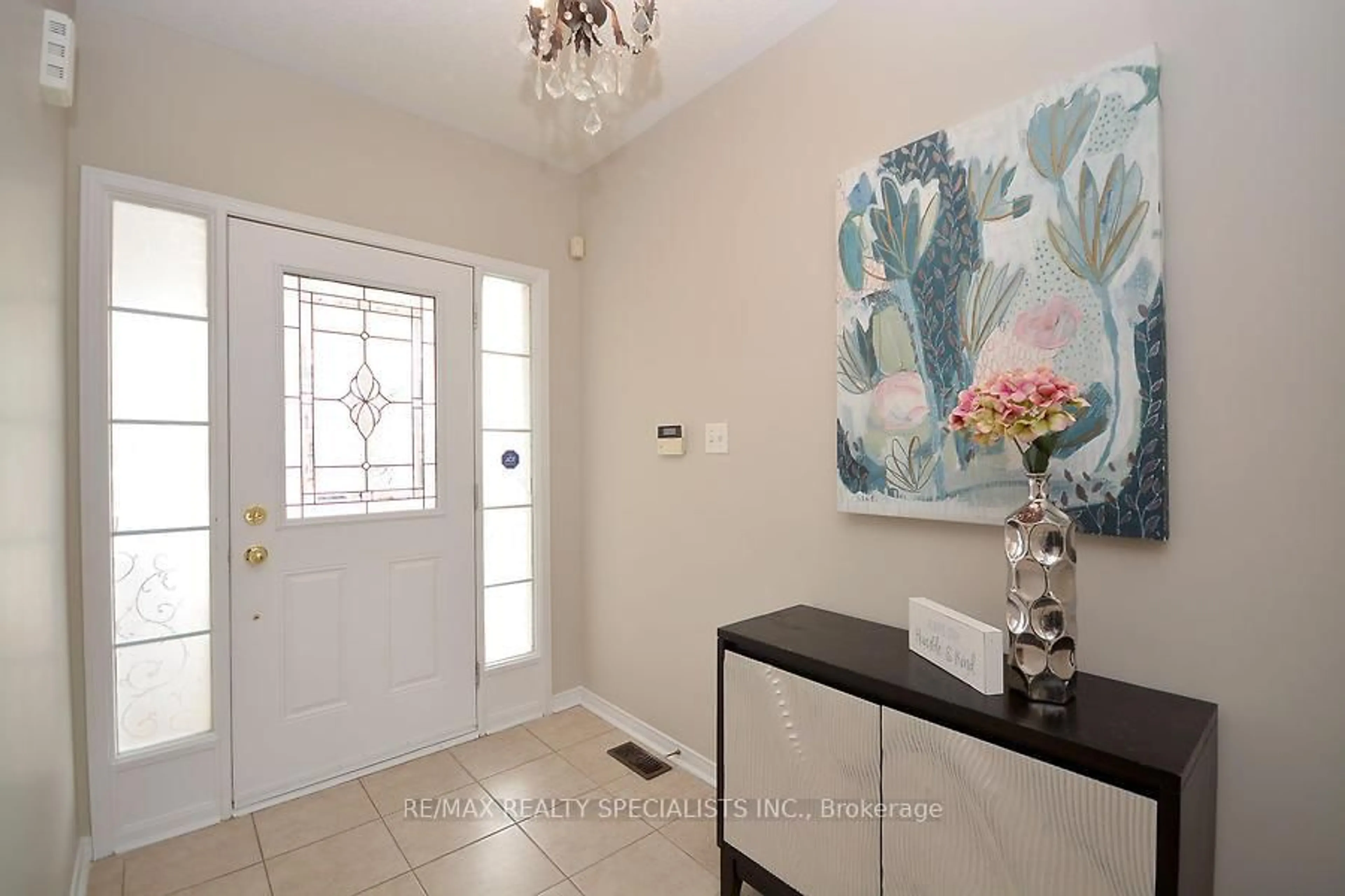 Indoor entryway for 30 Galtee Rd, Brampton Ontario L6X 0J8
