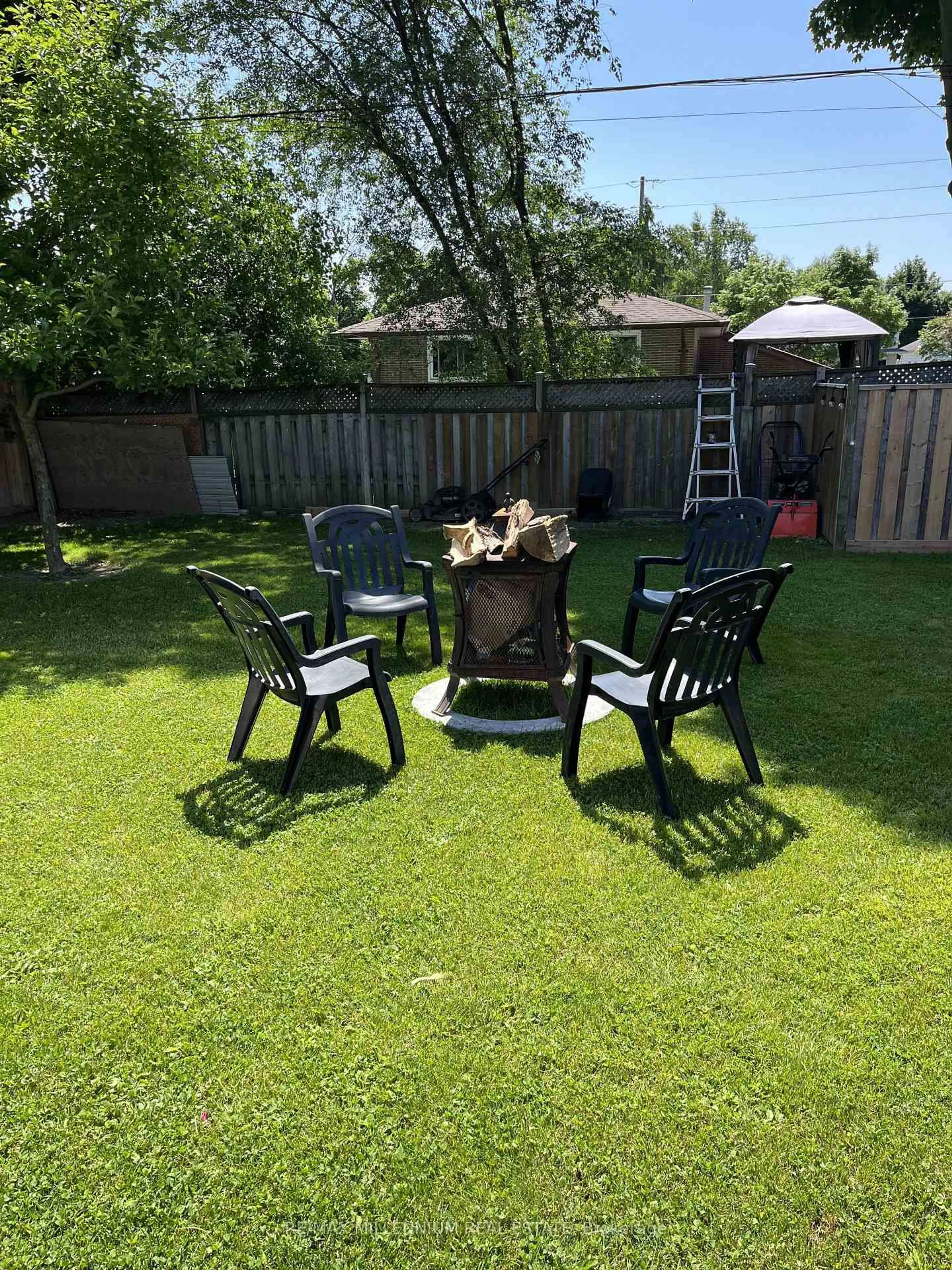 Patio, street for 50 Stevens Cres, Halton Hills Ontario L7G 1B6
