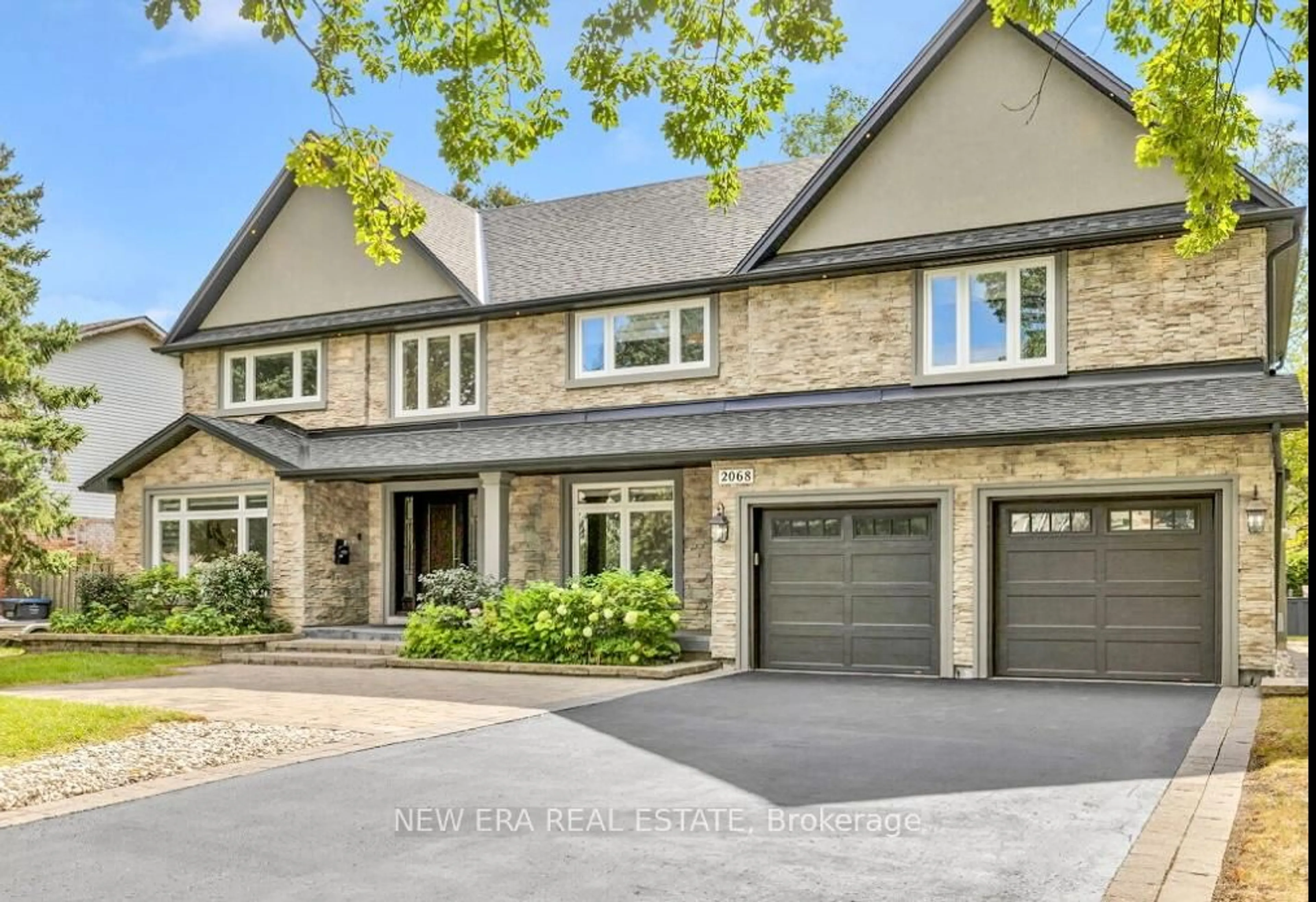 Home with brick exterior material, street for 2068 Mississauga Rd, Mississauga Ontario L5H 2K6