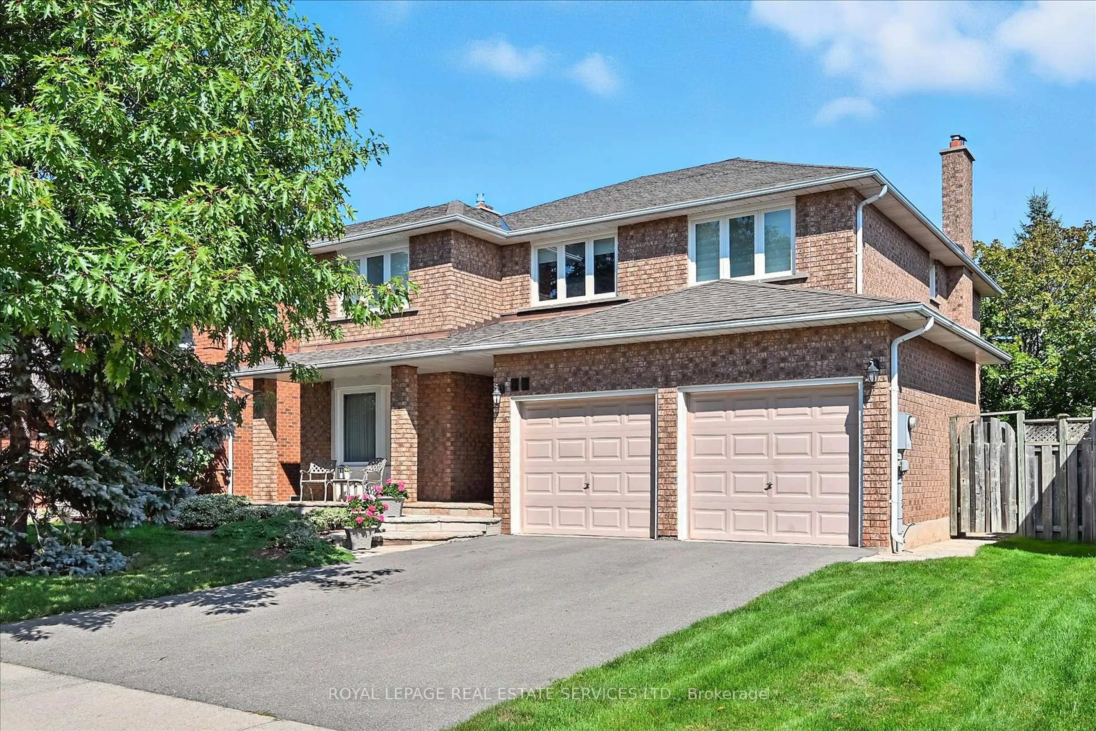 Home with brick exterior material, street for 44 Inverhuron Tr, Oakville Ontario L6H 5Z7