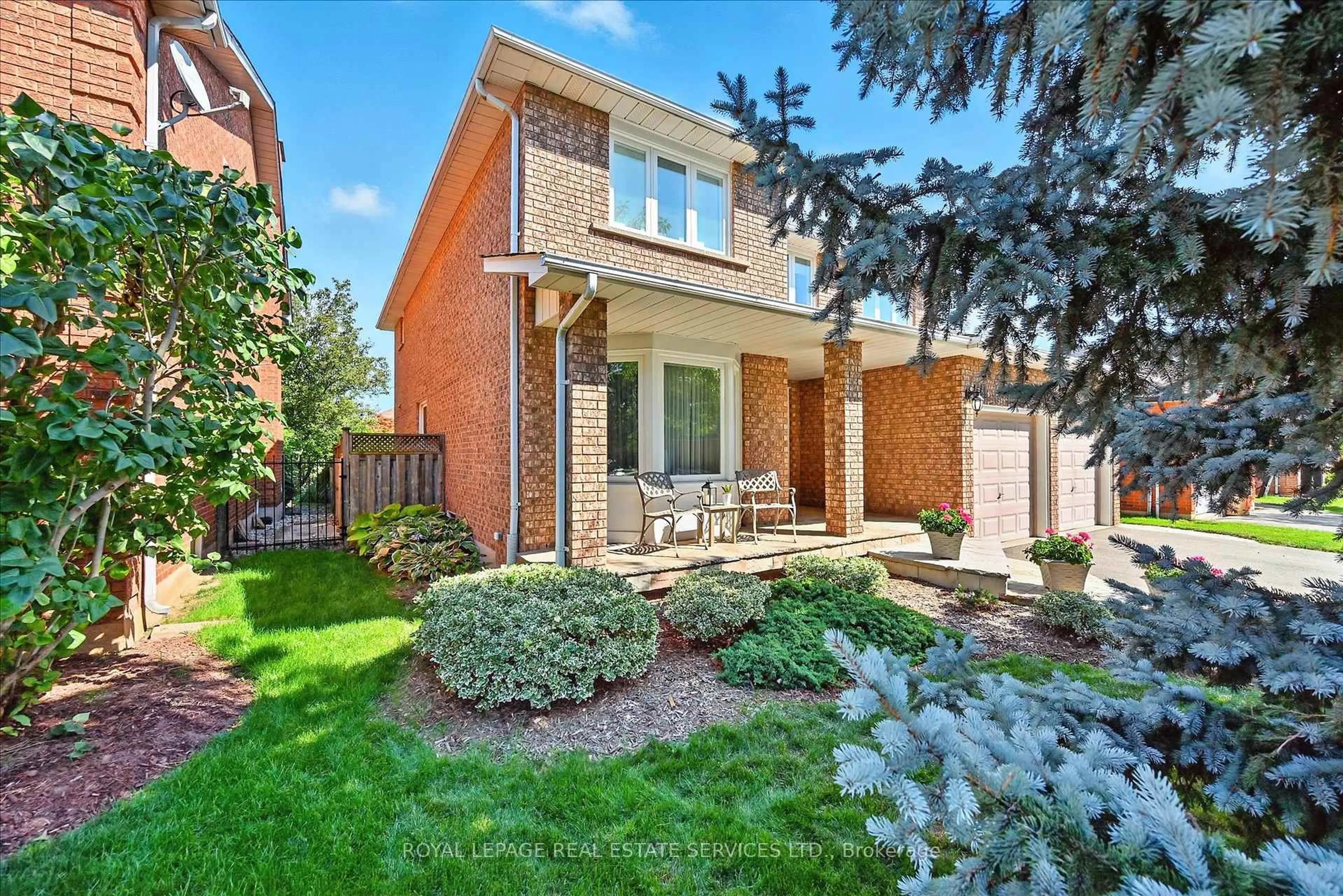Home with brick exterior material, street for 44 Inverhuron Tr, Oakville Ontario L6H 5Z7