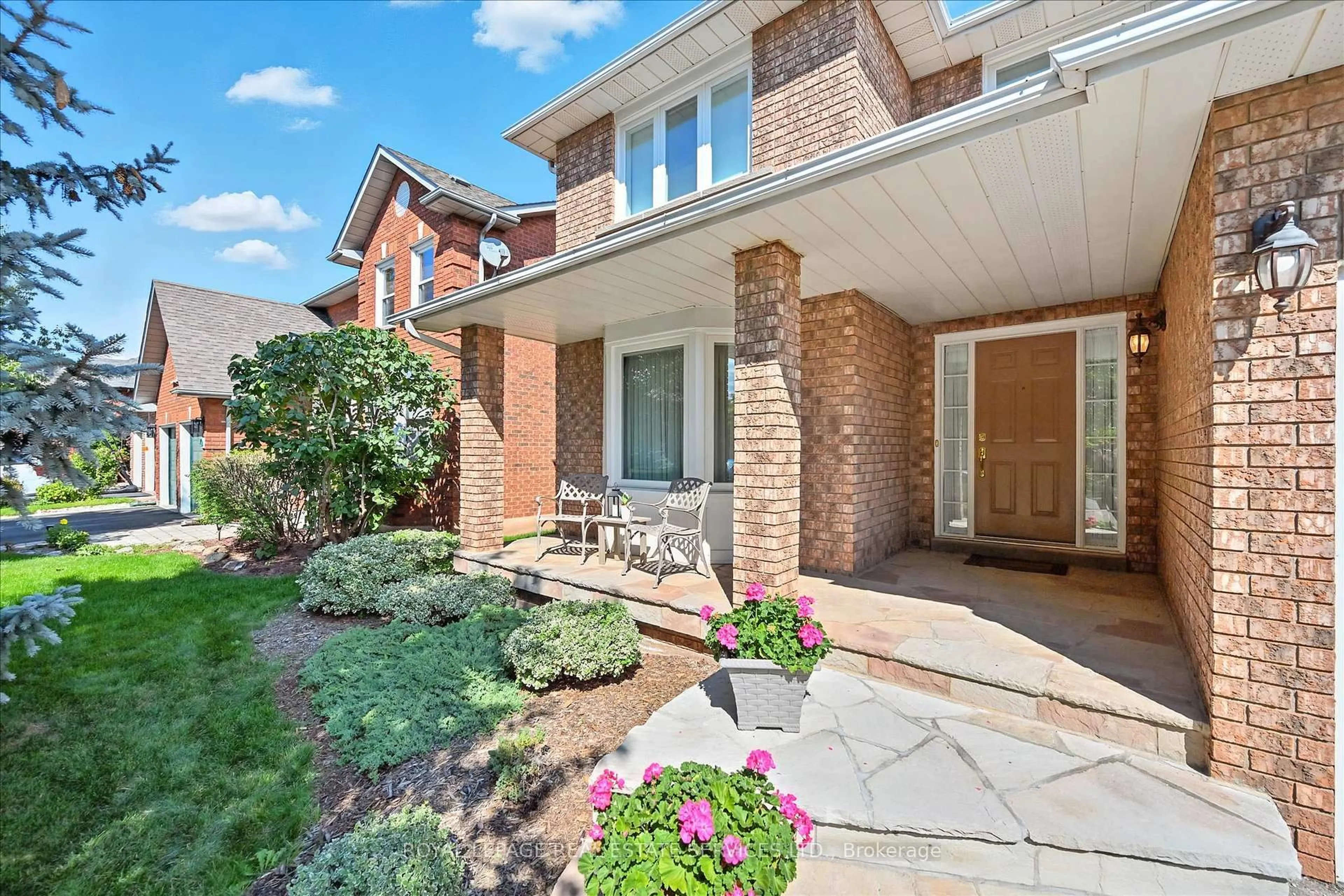 Home with brick exterior material, street for 44 Inverhuron Tr, Oakville Ontario L6H 5Z7