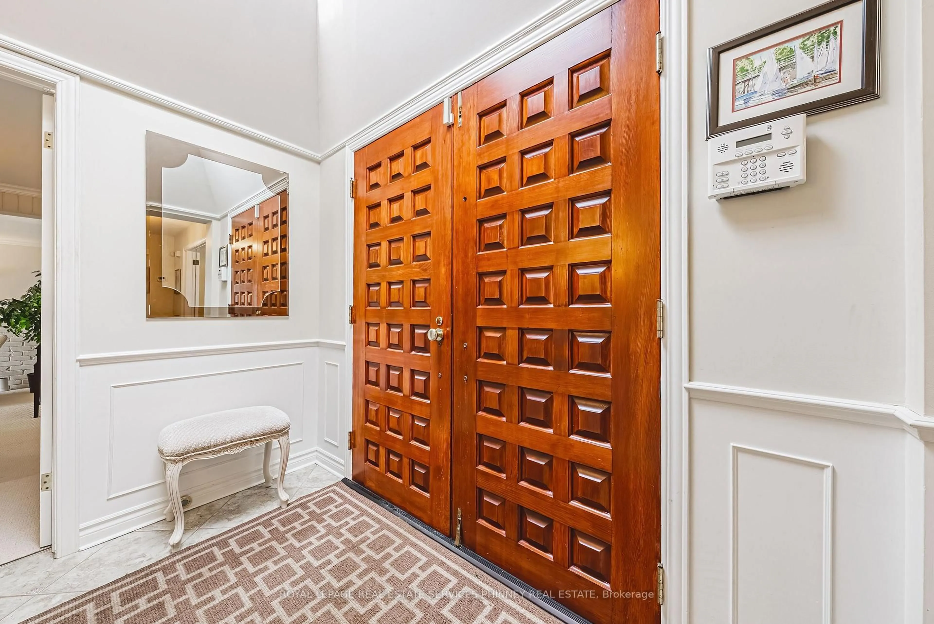 Indoor foyer for 176 Charnwood Dr, Oakville Ontario L6J 5H1