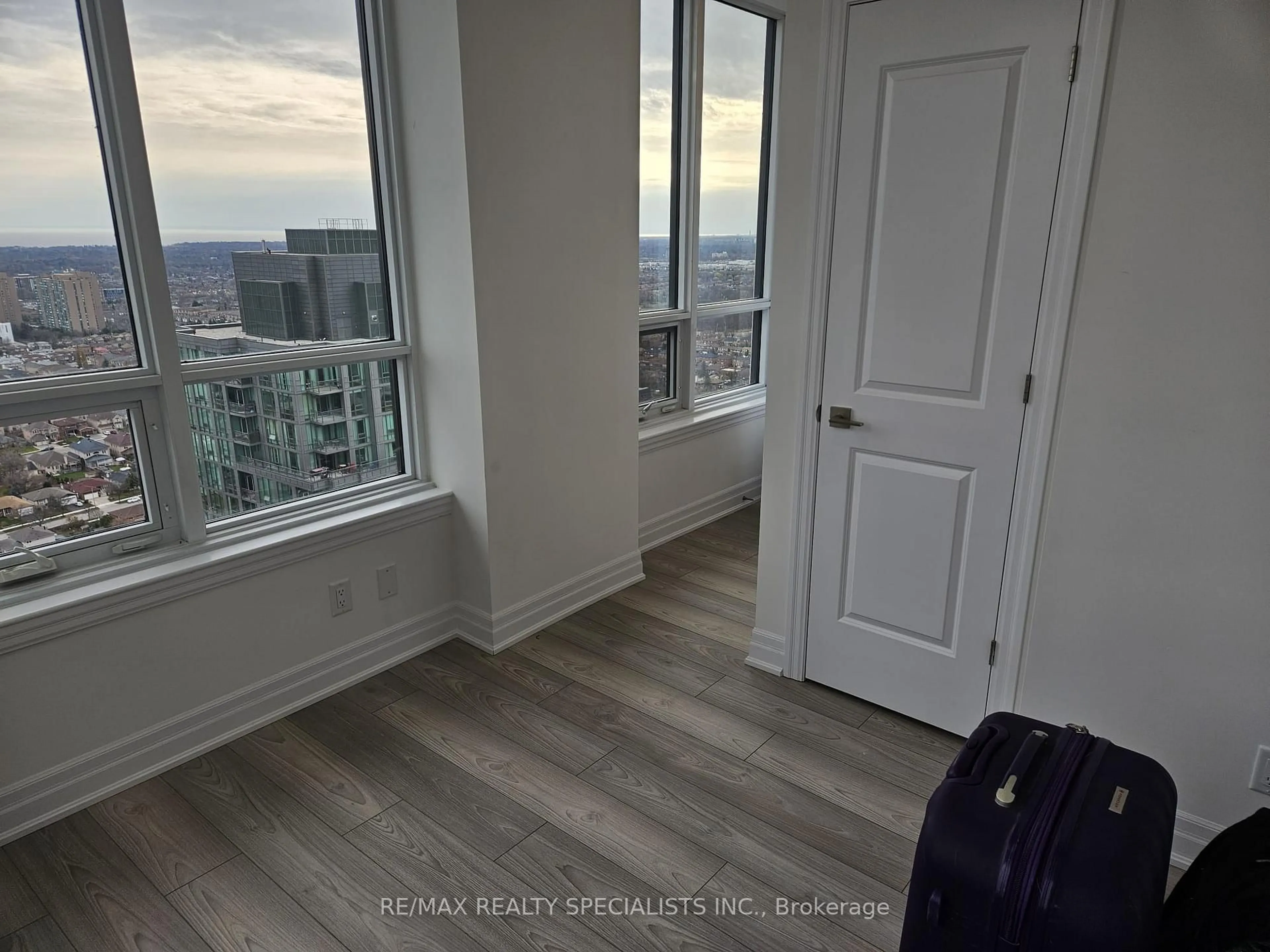 A pic of a room for 36 Elm Dr #3605, Mississauga Ontario L5B 0N3