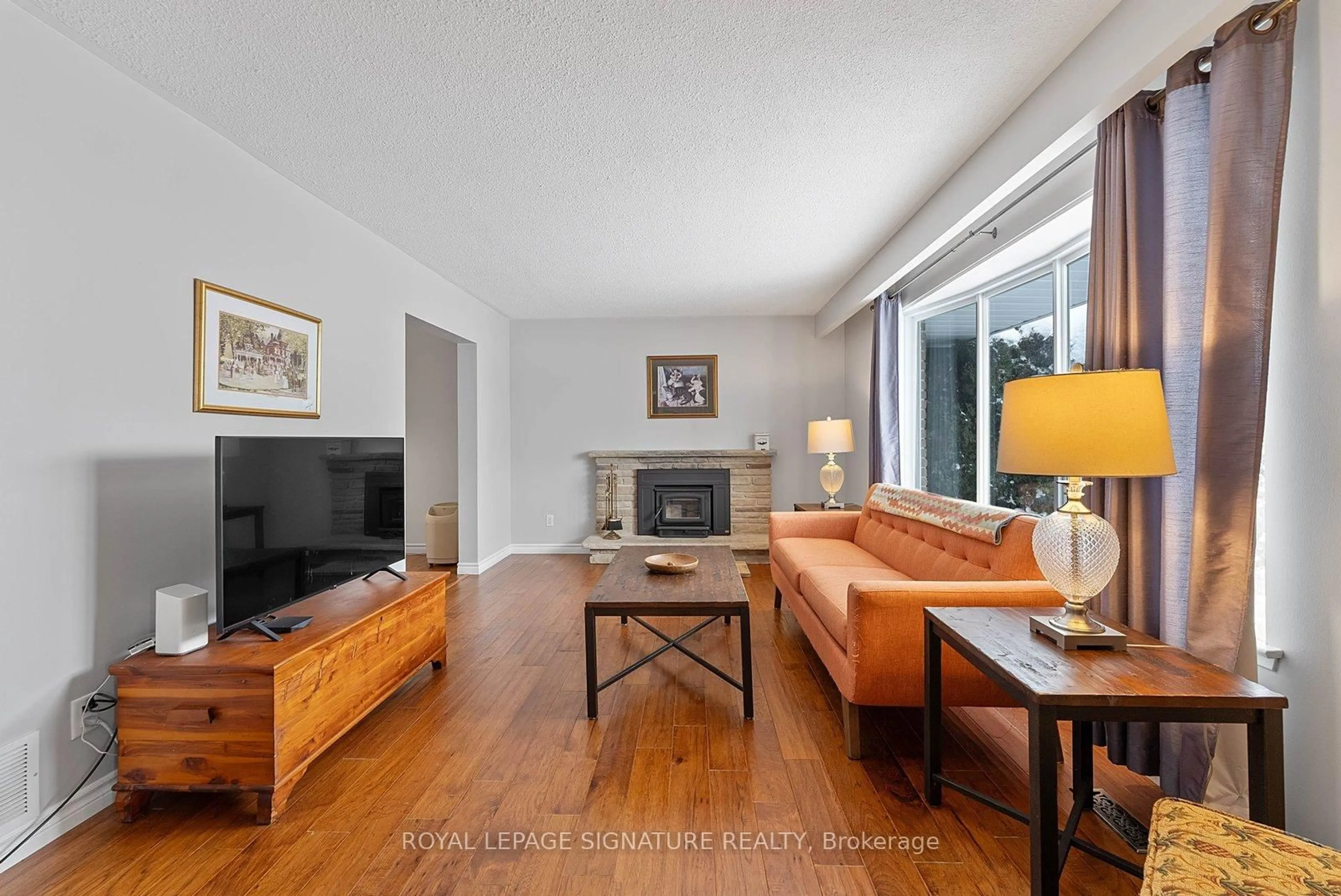 Living room with furniture, wood/laminate floor for 11 Golf View Dr, Brampton Ontario L6W 1A4