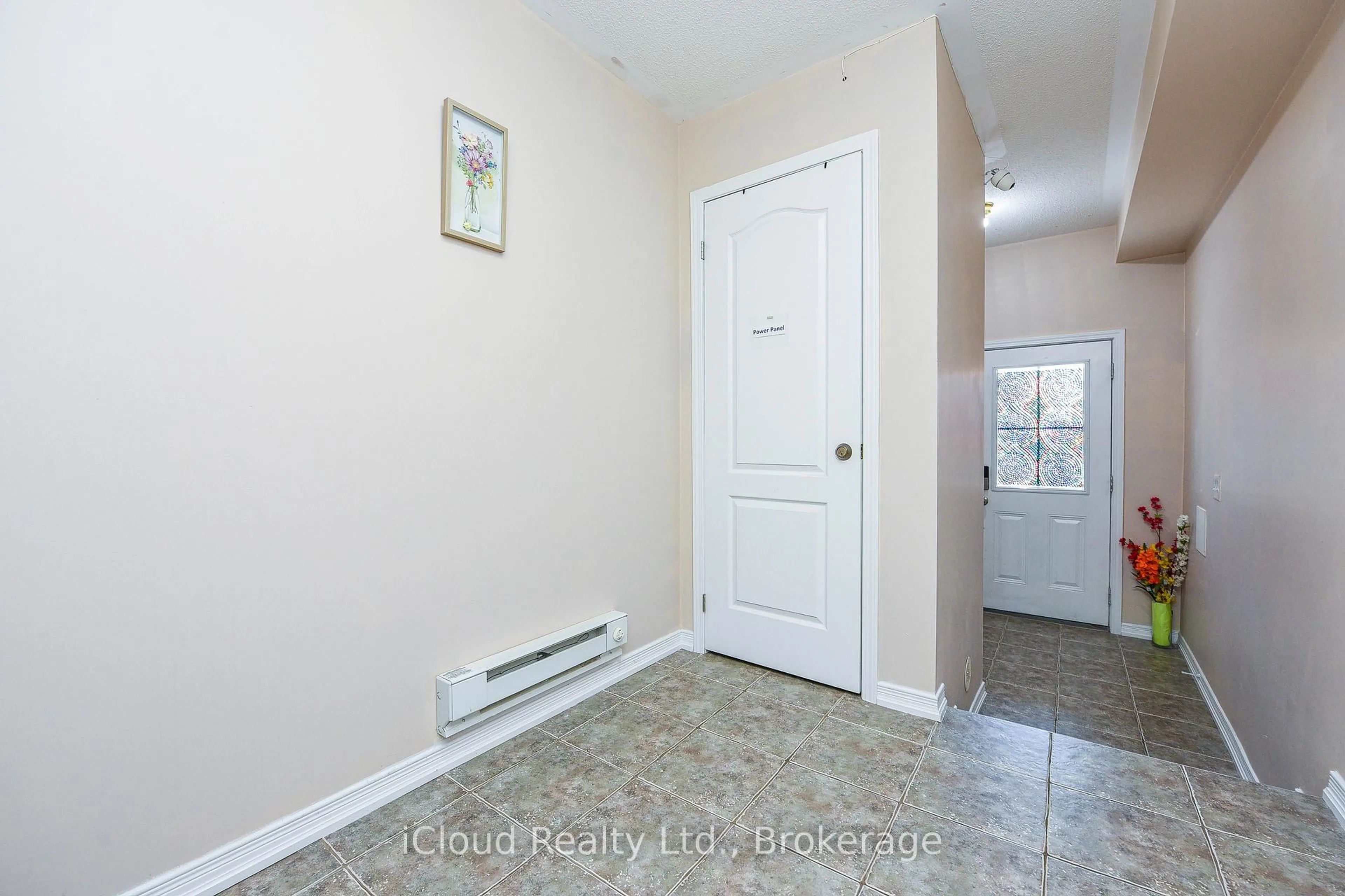 Indoor entryway for 103 Cedar Lake Cres, Brampton Ontario L6Y 0R1