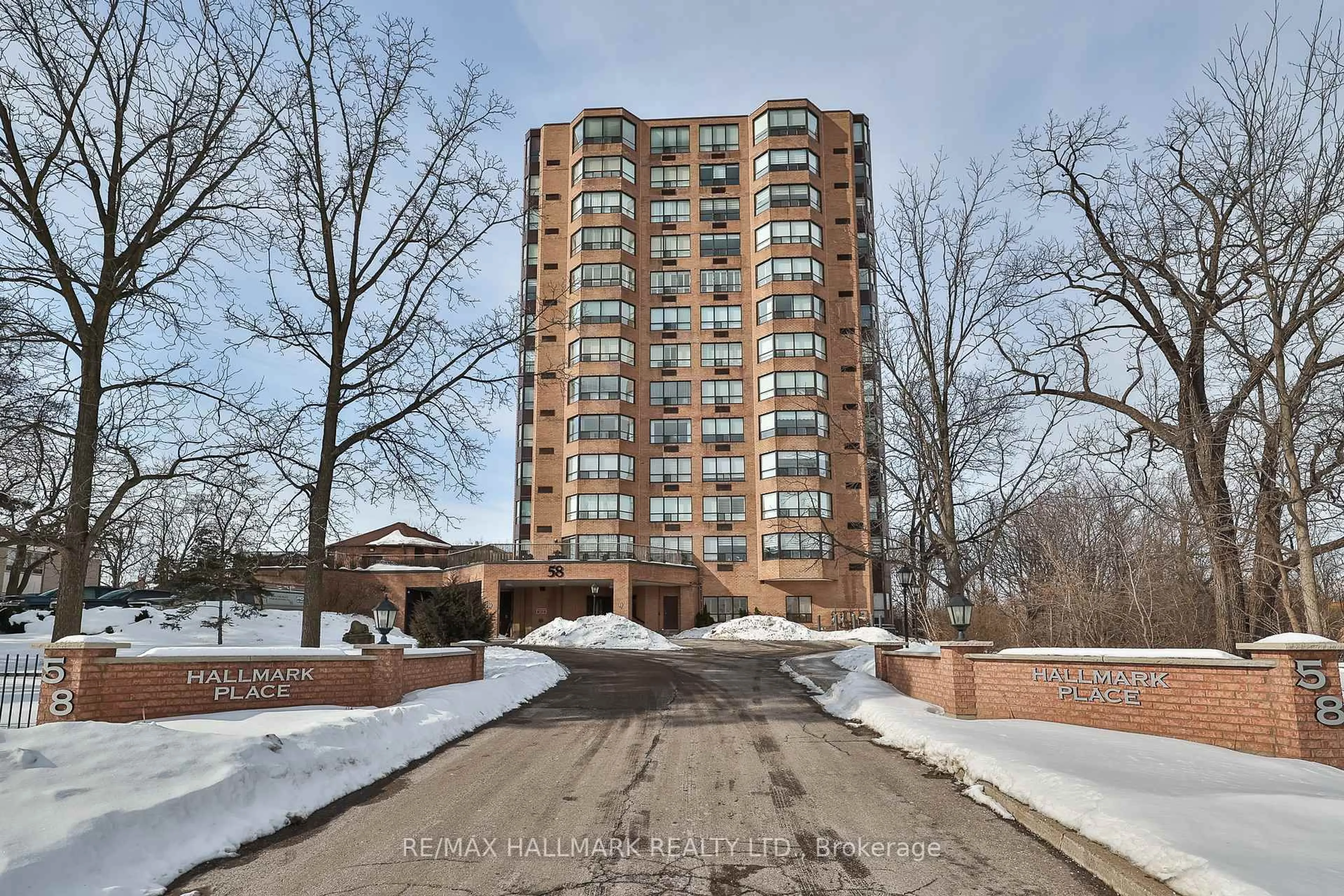 Indoor foyer for 58 Church St #401, Brampton Ontario L6V 4A8