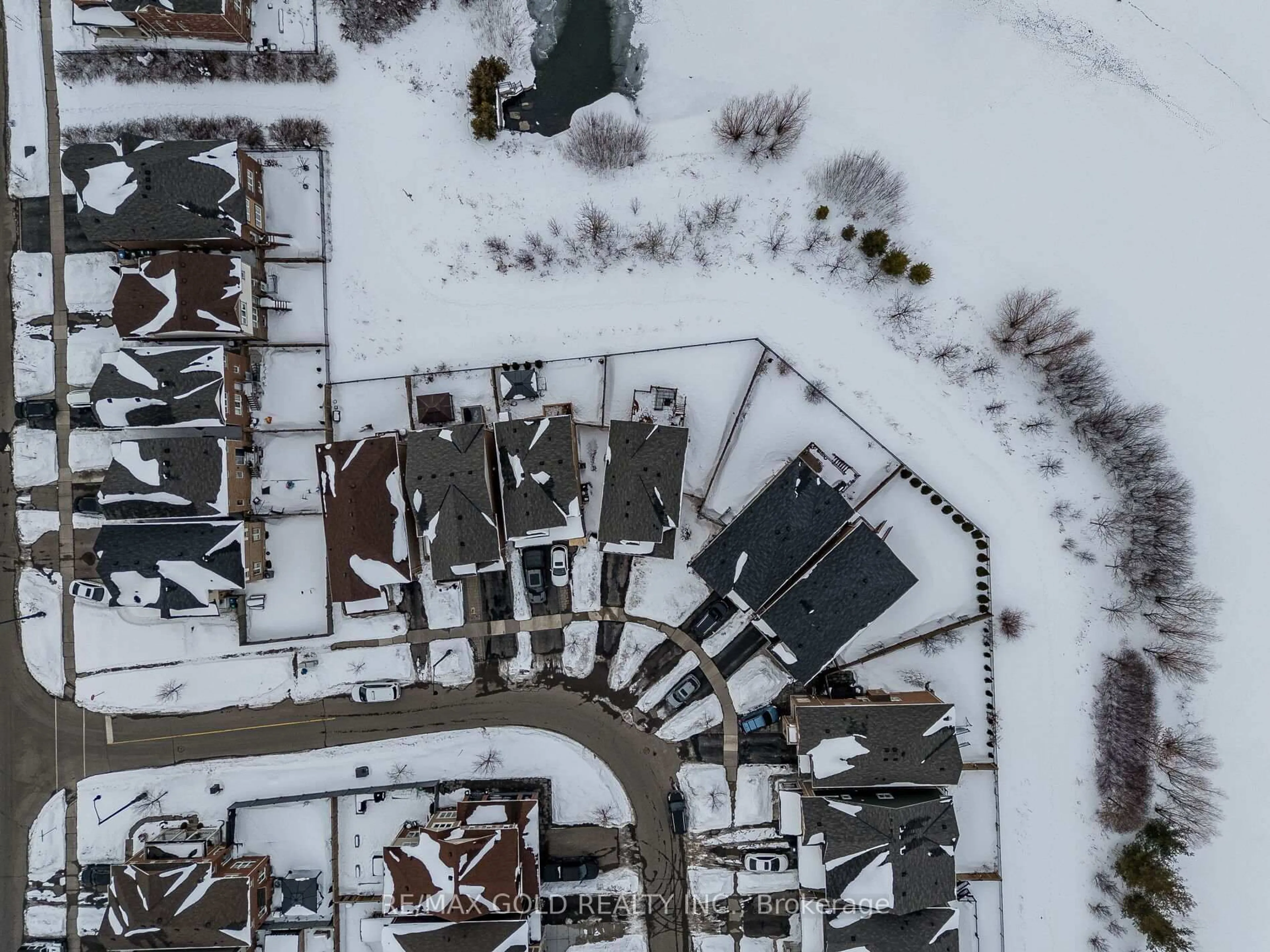 A pic from outside/outdoor area/front of a property/back of a property/a pic from drone, street for 9 Polstar Rd, Brampton Ontario L7A 4H1
