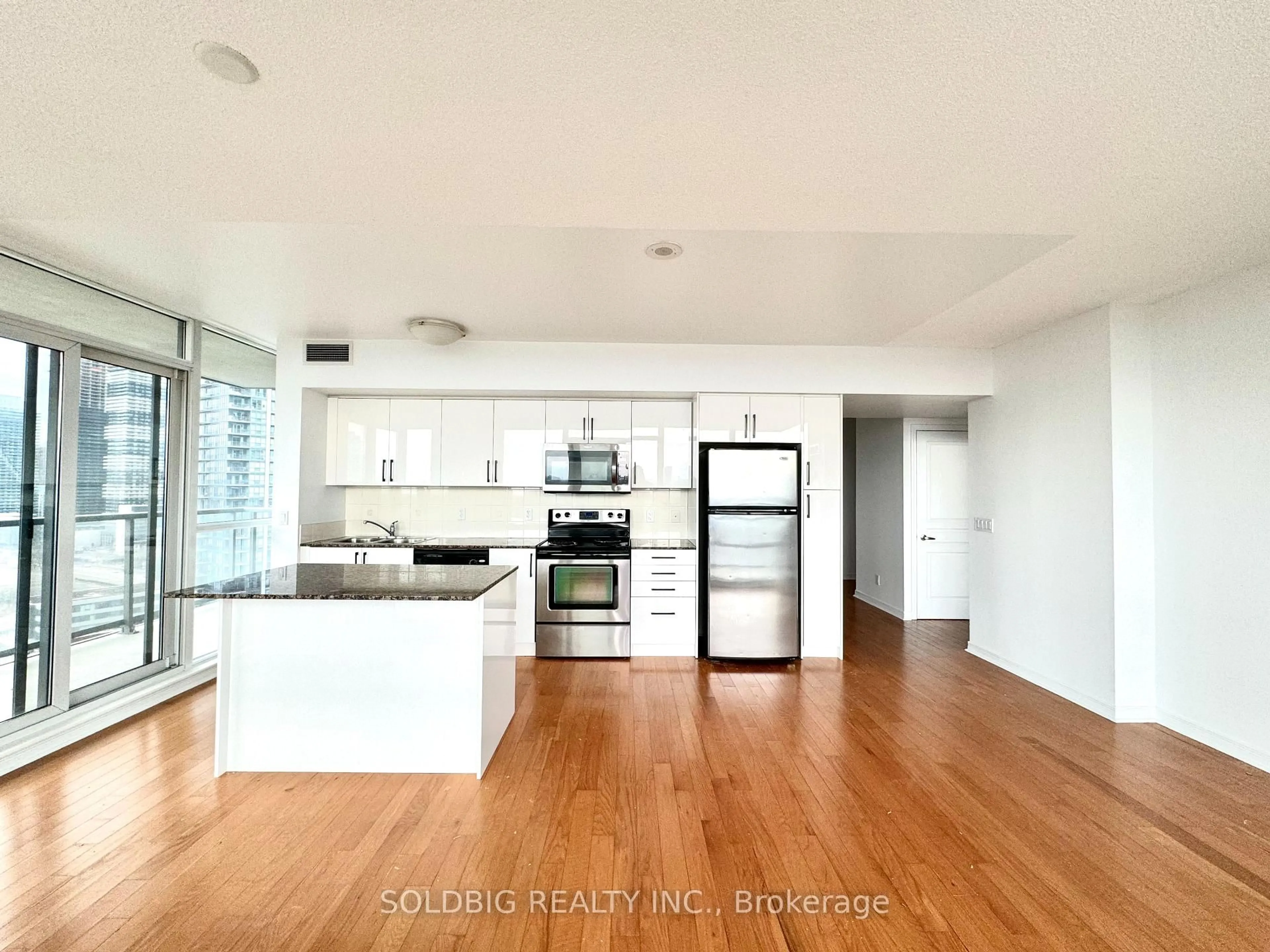 Open concept kitchen, unknown for 15 Legion Rd #2004, Toronto Ontario M8V 0A9