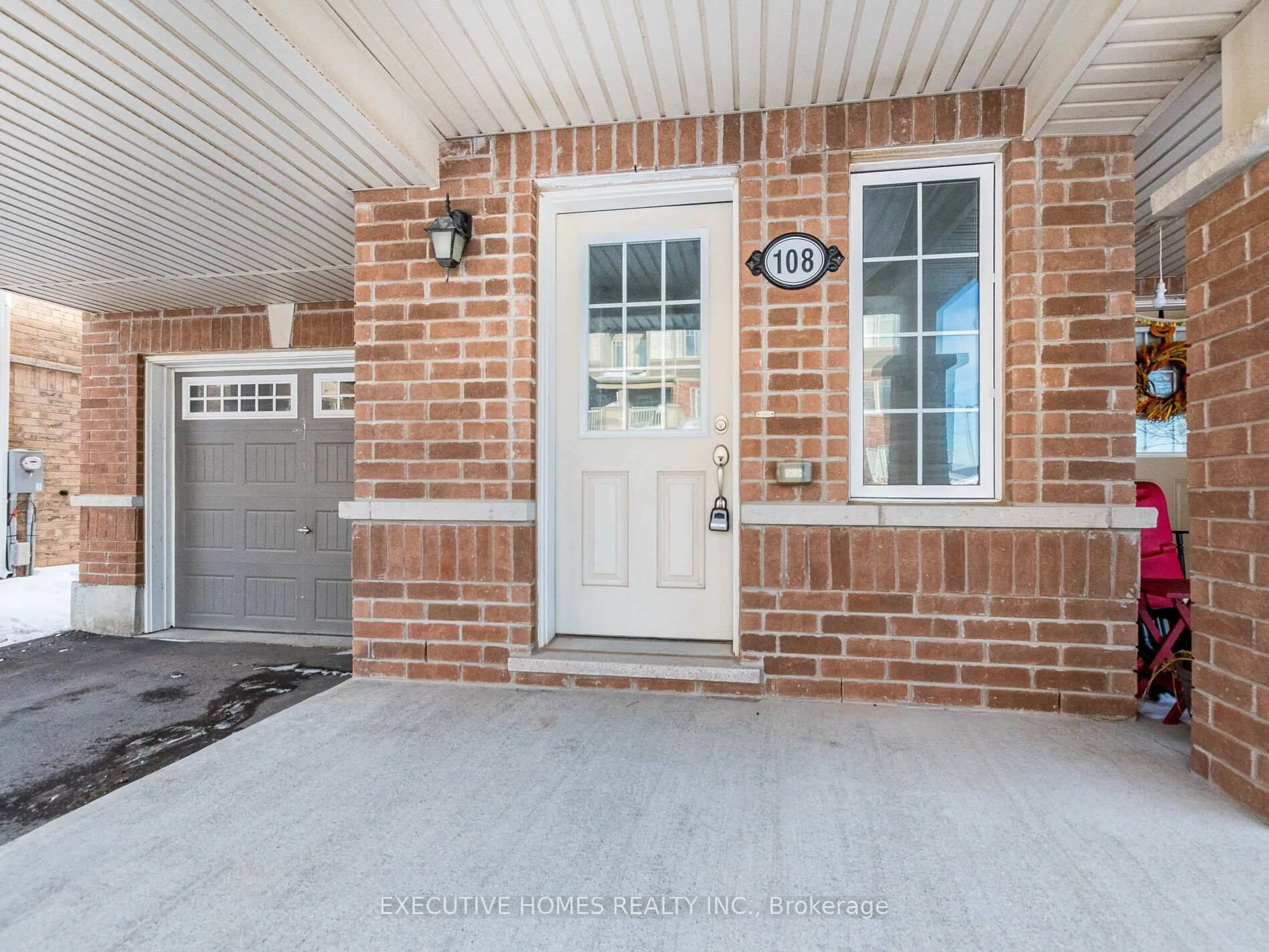 Indoor entryway for 108 Frost Crt, Milton Ontario L9E 1G4
