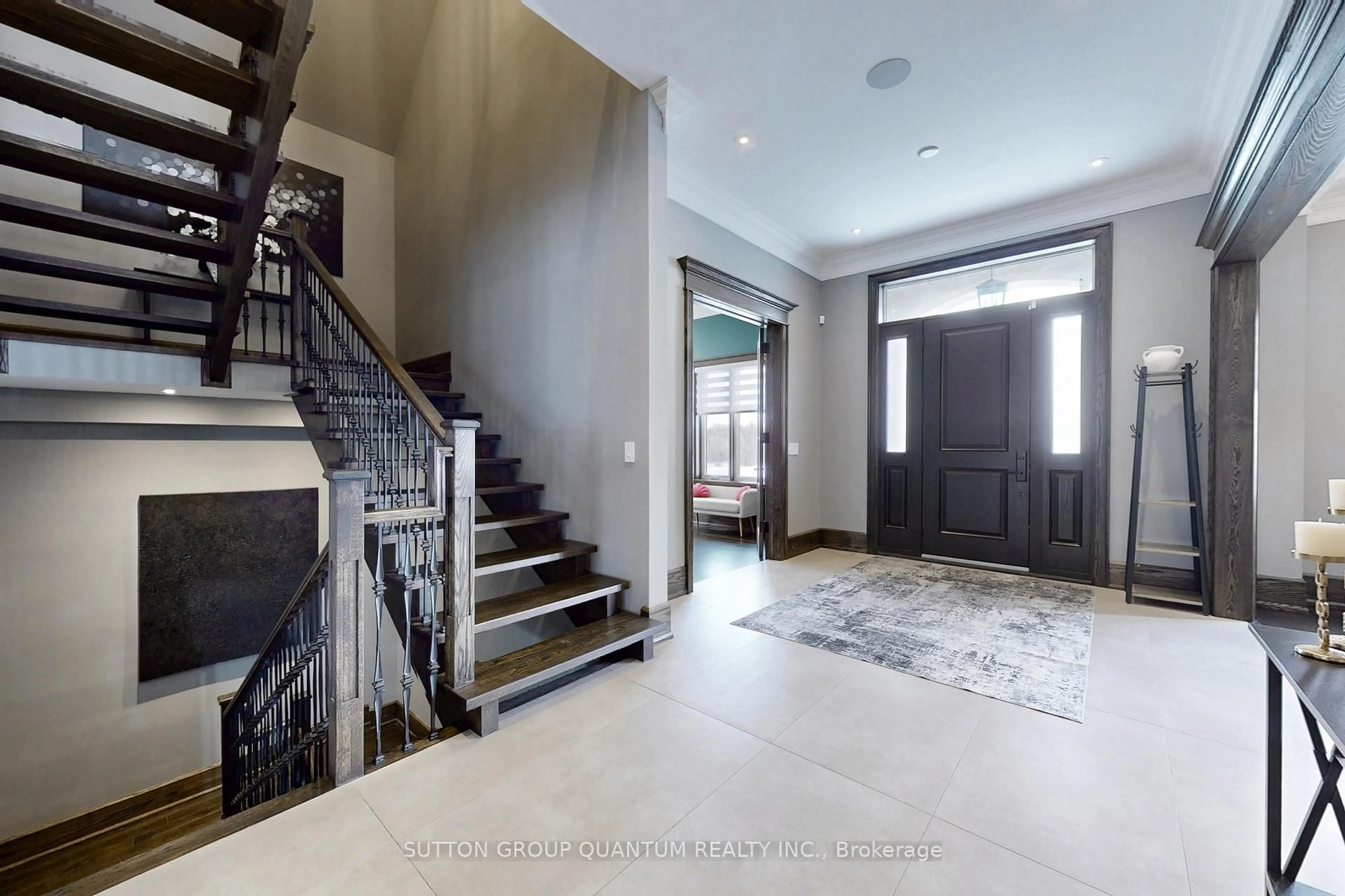 Indoor foyer for 166 Logan Rd, Caledon Ontario L7E 3P6