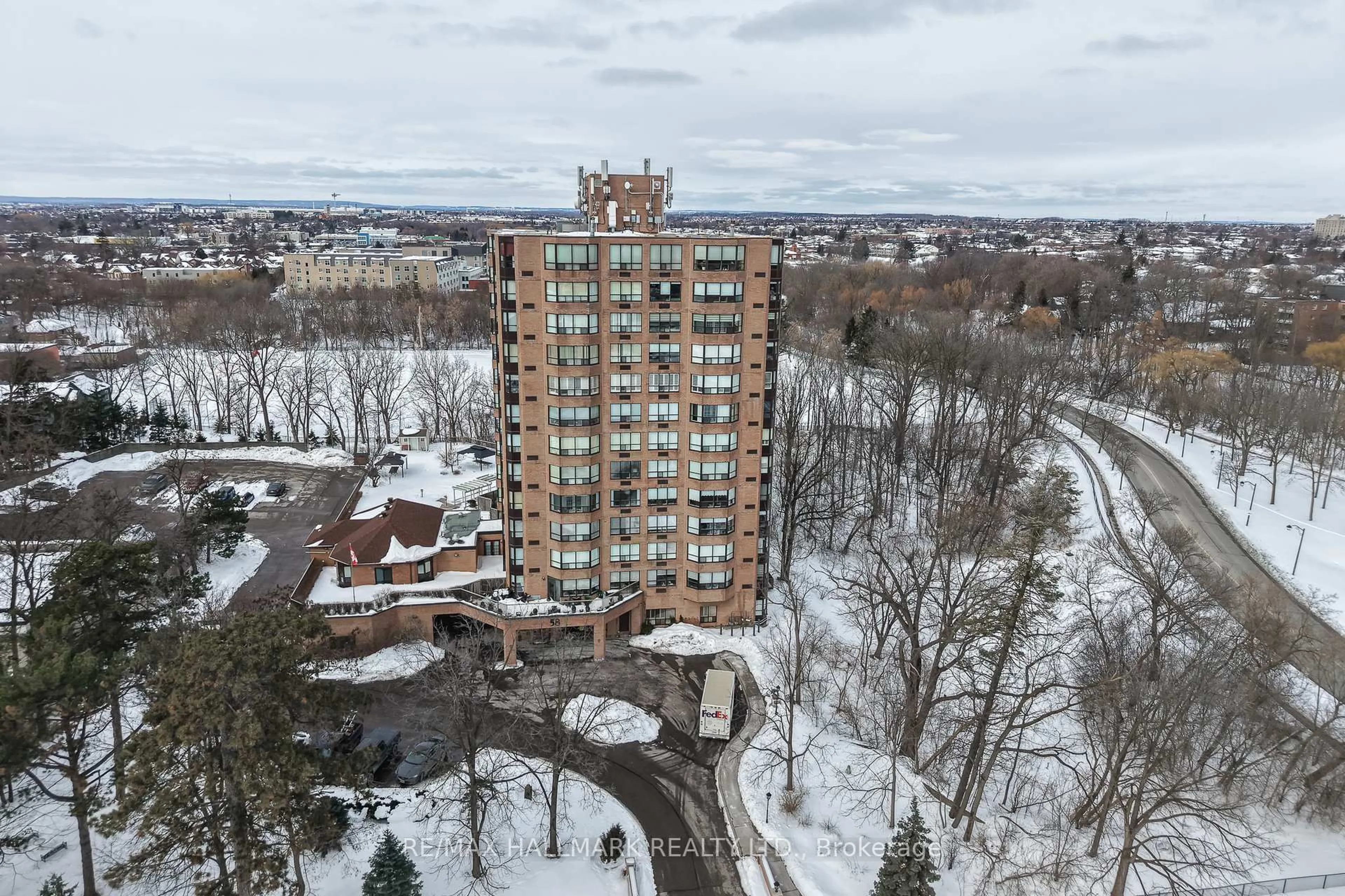 A pic from outside/outdoor area/front of a property/back of a property/a pic from drone, building for 58 Church St #402, Brampton Ontario L6V 4A8