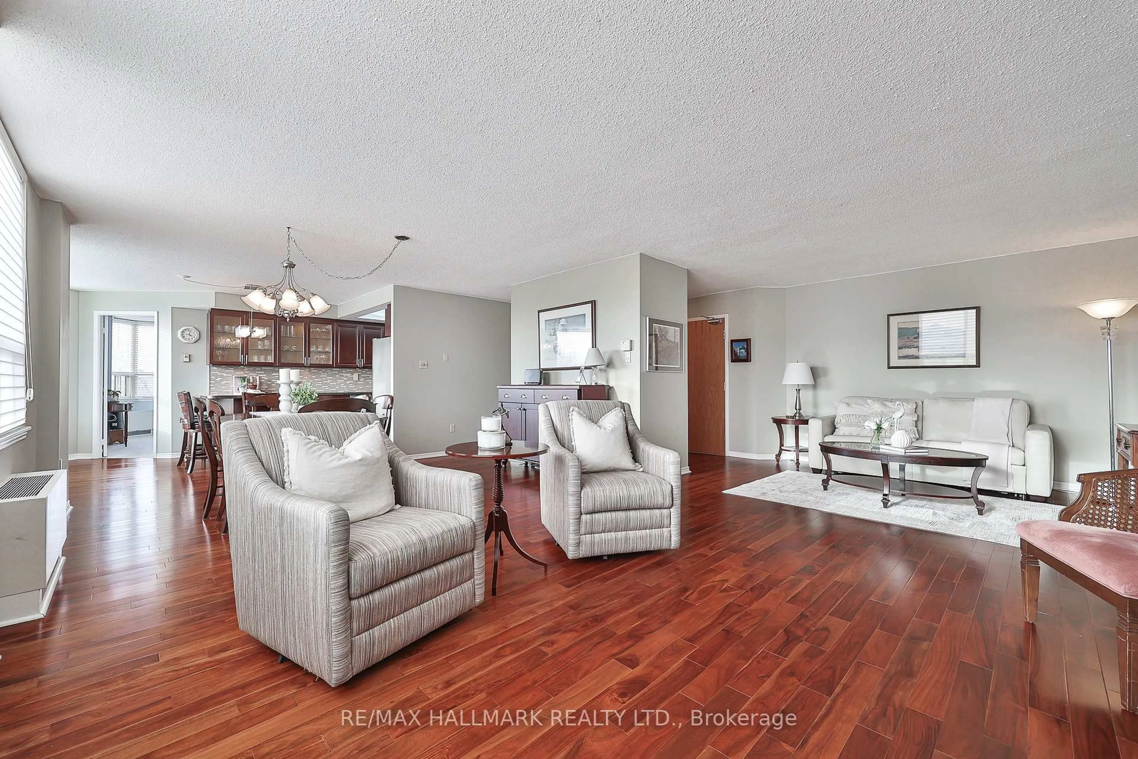 Living room with furniture, wood/laminate floor for 58 Church St #402, Brampton Ontario L6V 4A8