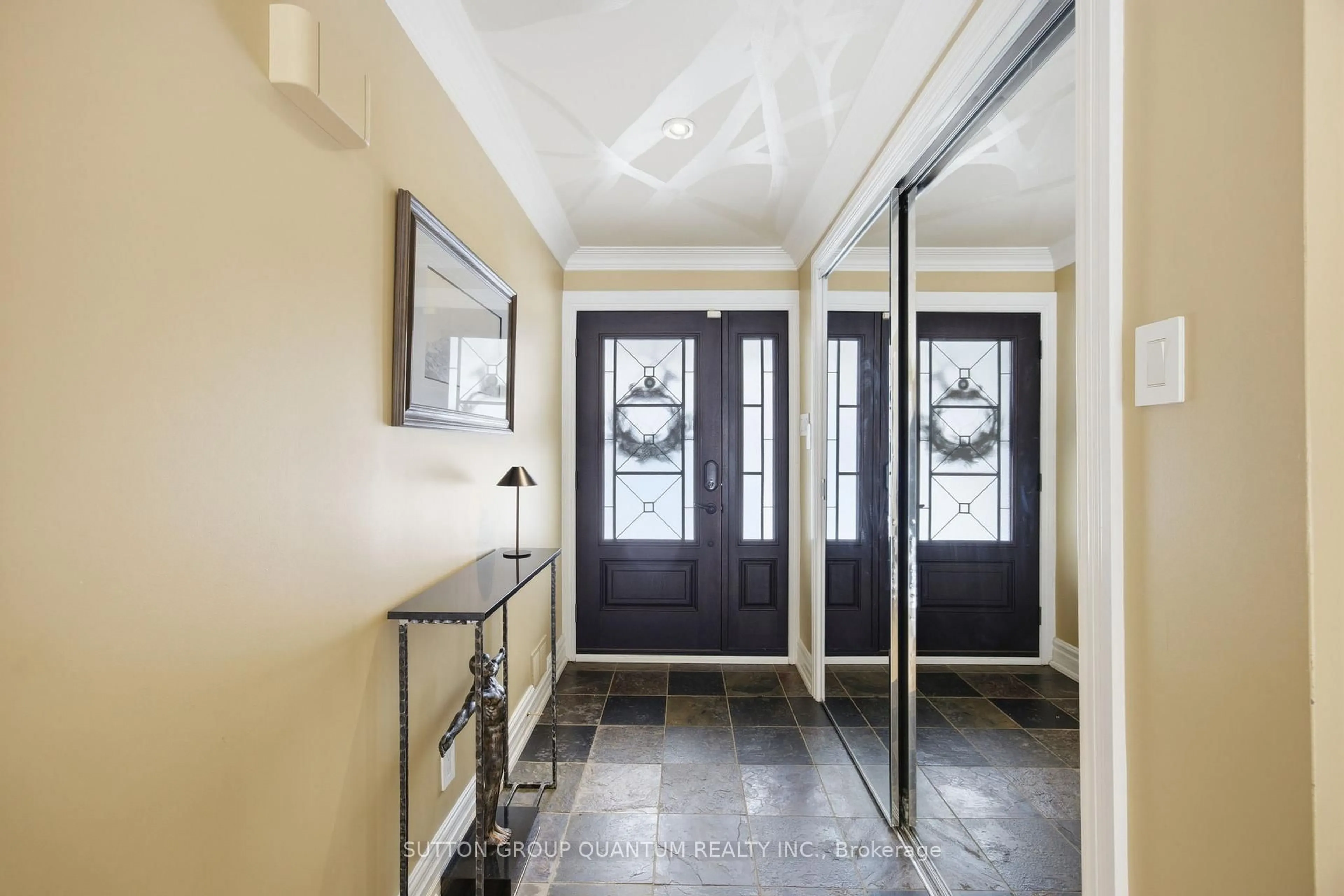 Indoor entryway for 1319 South Aldo Dr, Mississauga Ontario L5H 3E7