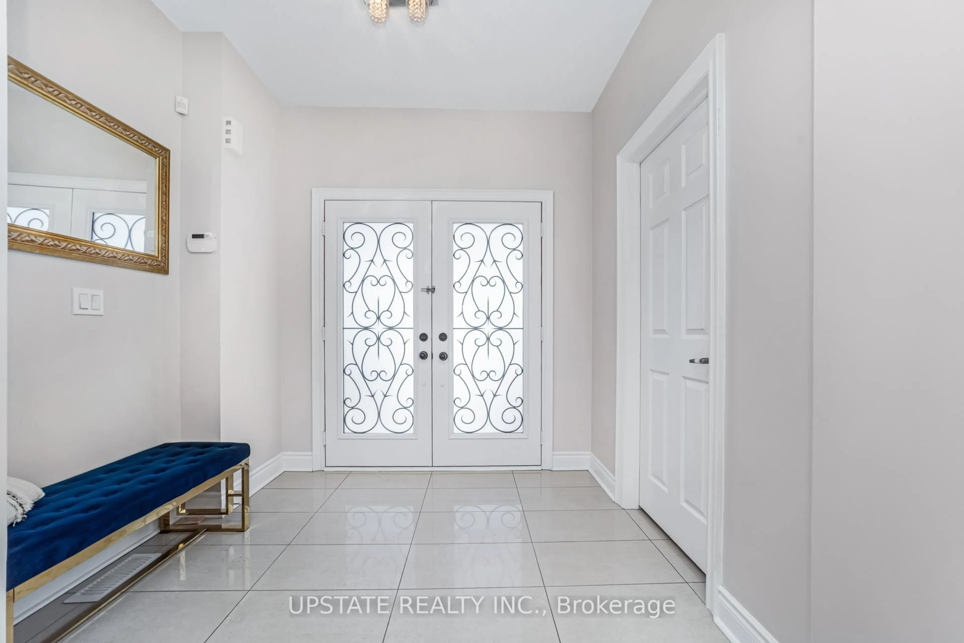 Indoor entryway for 5 Dillon Dr, Brampton Ontario L6X 3B6