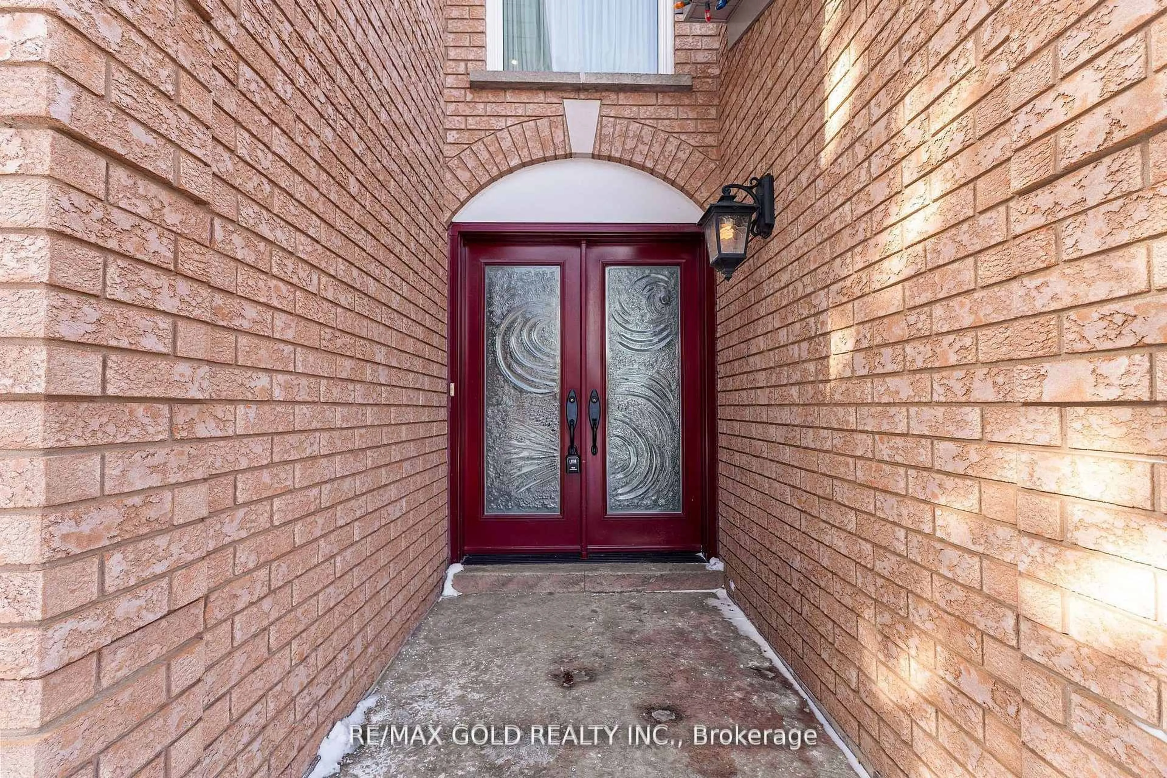 Indoor entryway for 38 Mountainberry Rd, Brampton Ontario L6R 1J3